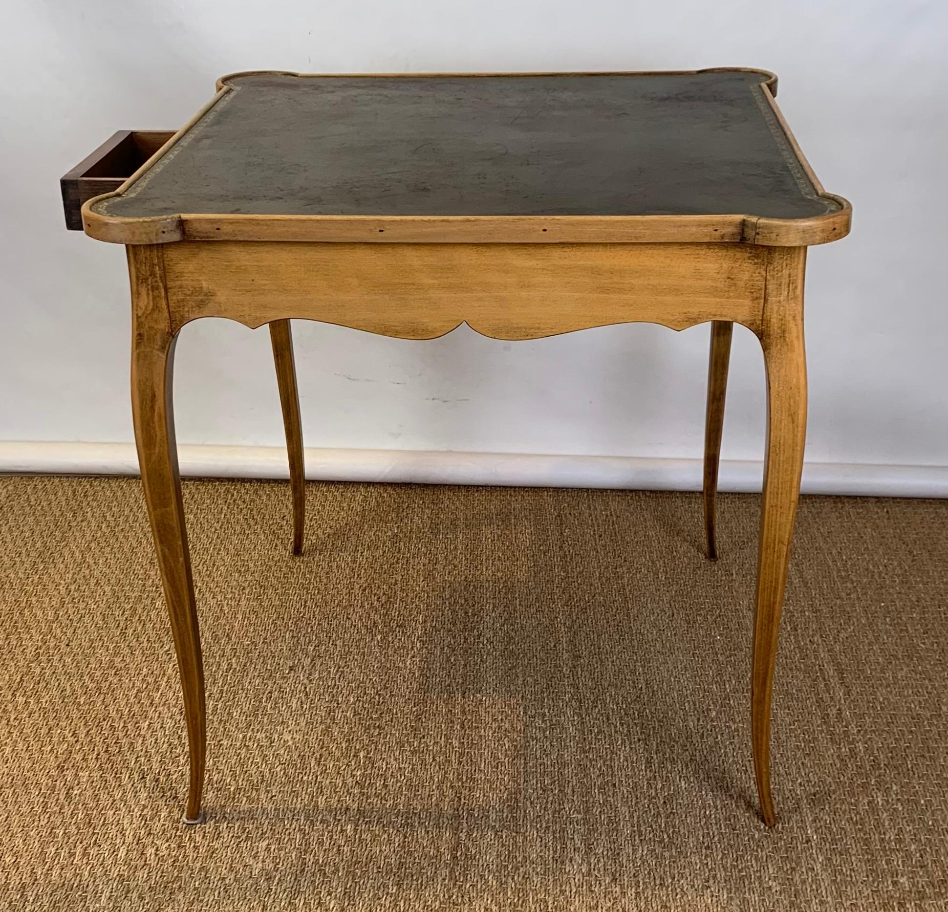 Diminutive Leather Topped Games Table In Good Condition In Kilmarnock, VA