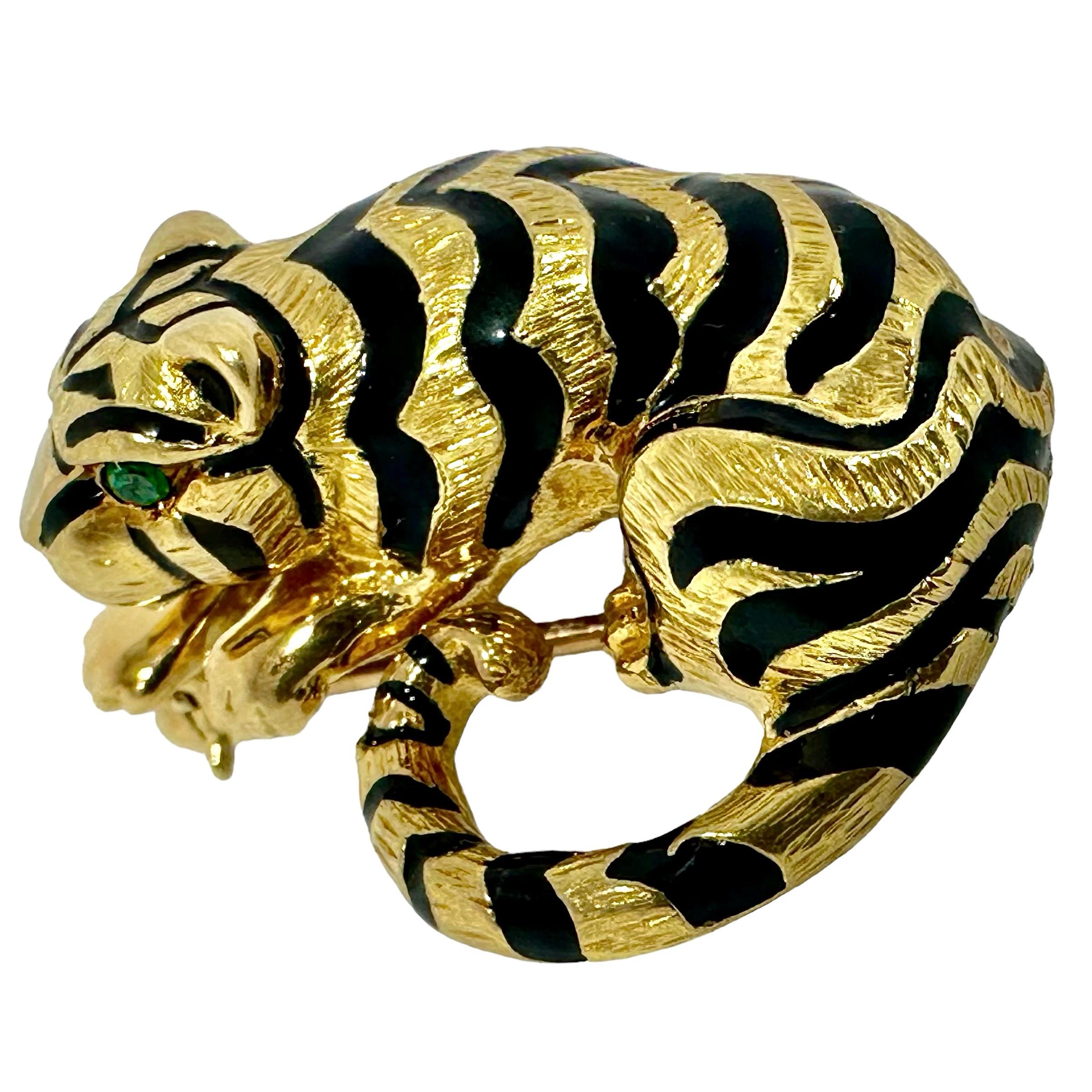 Modern Diminutive, Lifelike, Yellow Gold Tiger Brooch with Enamel & Bright Emerald Eyes For Sale