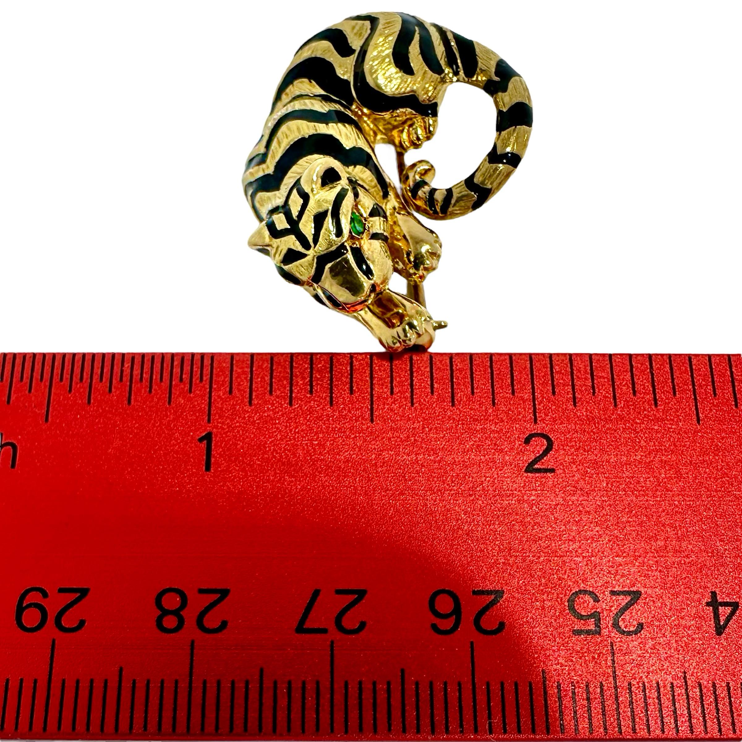 Diminutive, Lifelike, Yellow Gold Tiger Brooch with Enamel & Bright Emerald Eyes For Sale 2