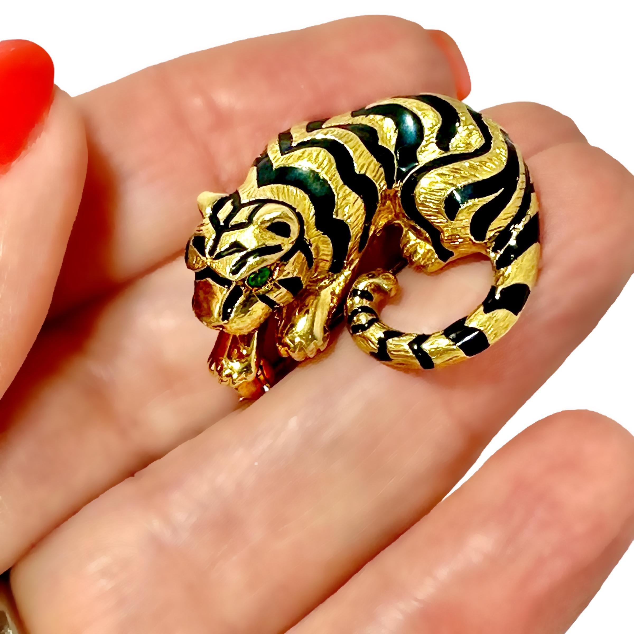 Diminutive, Lifelike, Yellow Gold Tiger Brooch with Enamel & Bright Emerald Eyes For Sale 3