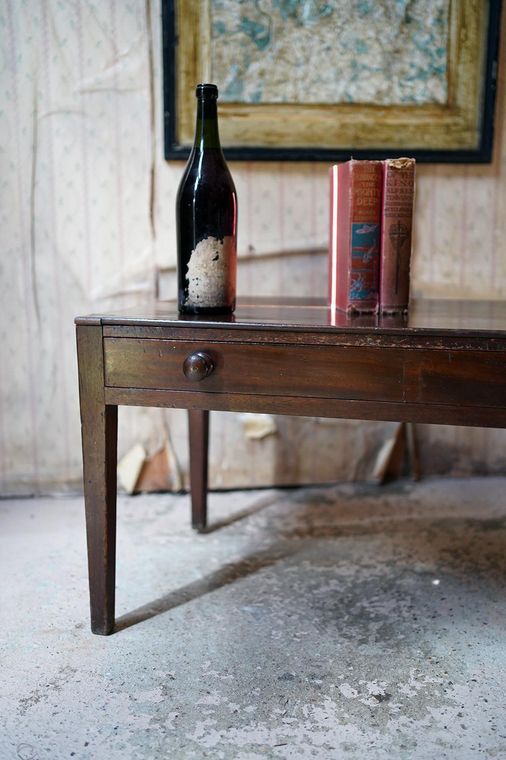 Diminutive Mahogany Table by Spillman & Co of London, c.1920-30 In Good Condition For Sale In Bedford, Bedfordshire