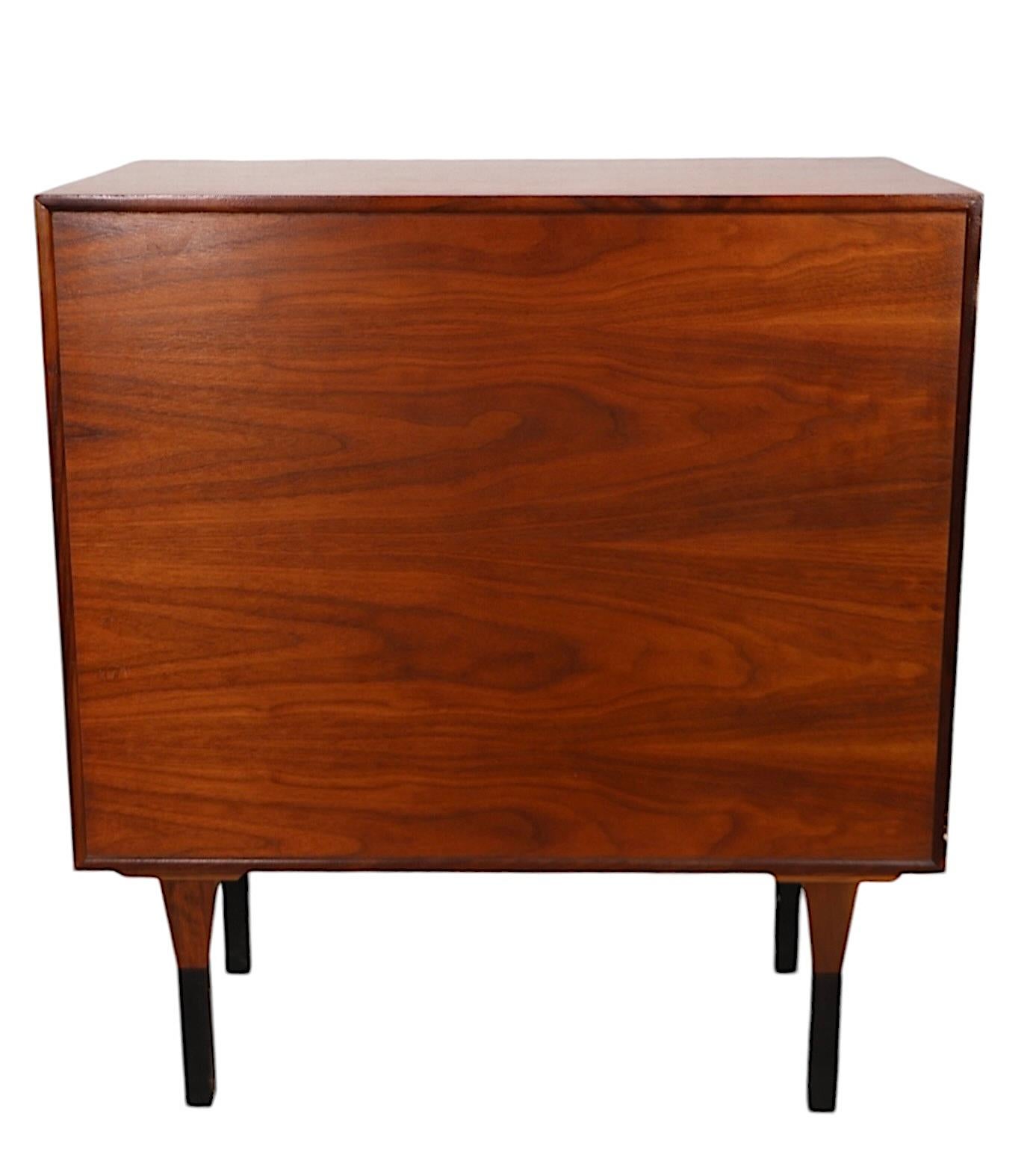 Diminutive Mid Century Three Drawer Dresser att. a Baughman per Directional in vendita 5