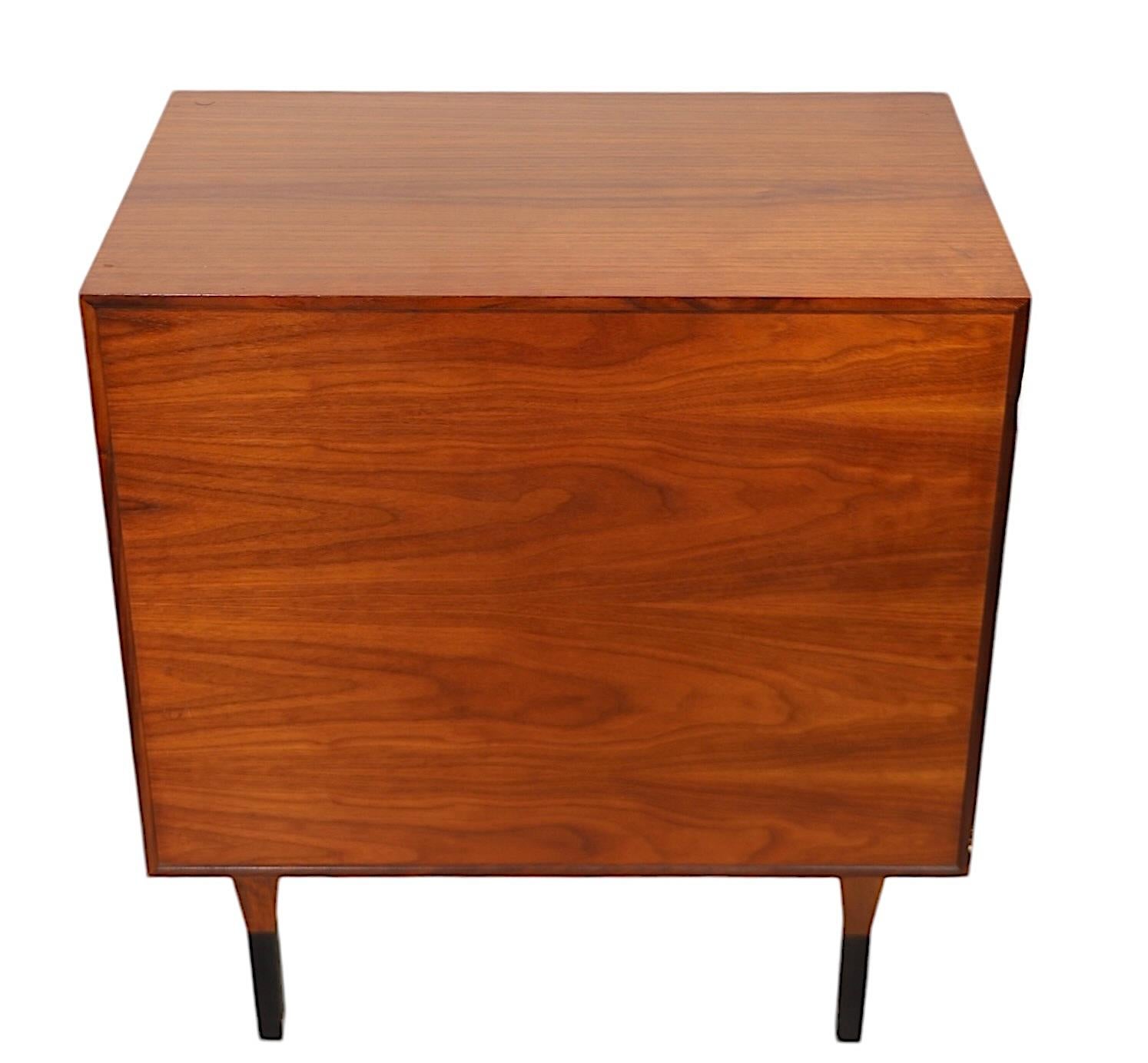Diminutive Mid Century Three Drawer Dresser att. a Baughman per Directional in vendita 6