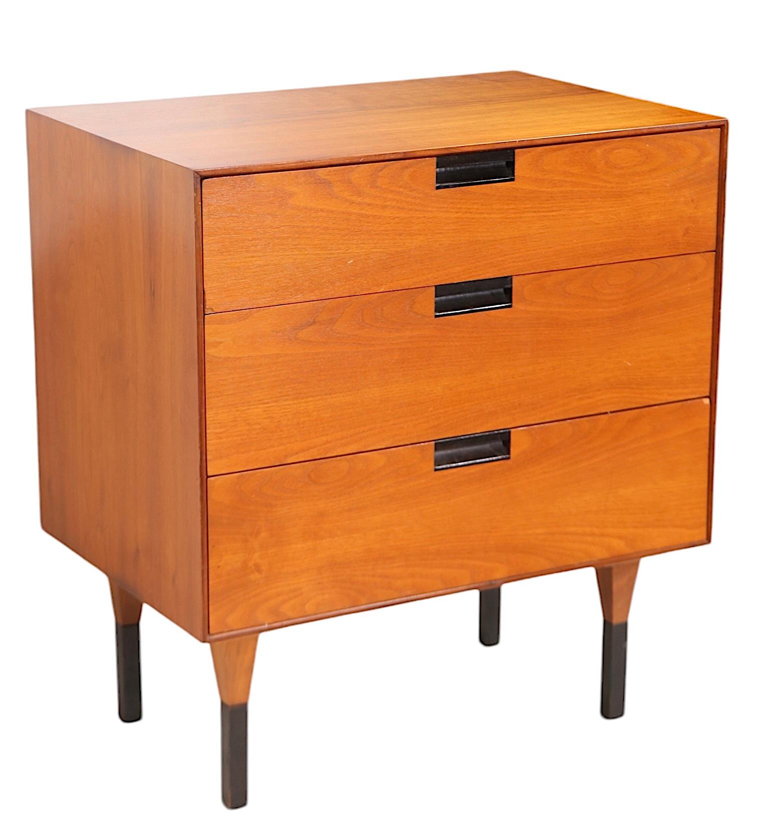 Diminutive Mid Century Three Drawer Dresser att. a Baughman per Directional in vendita 7