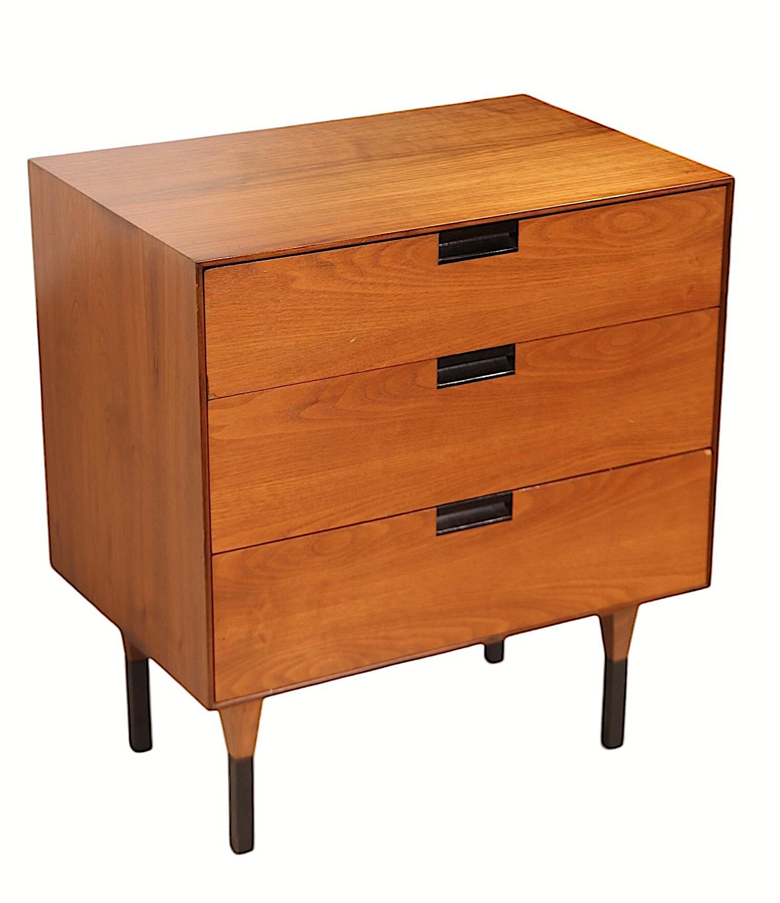 Diminutive Mid Century Three Drawer Dresser att. a Baughman per Directional in vendita 9
