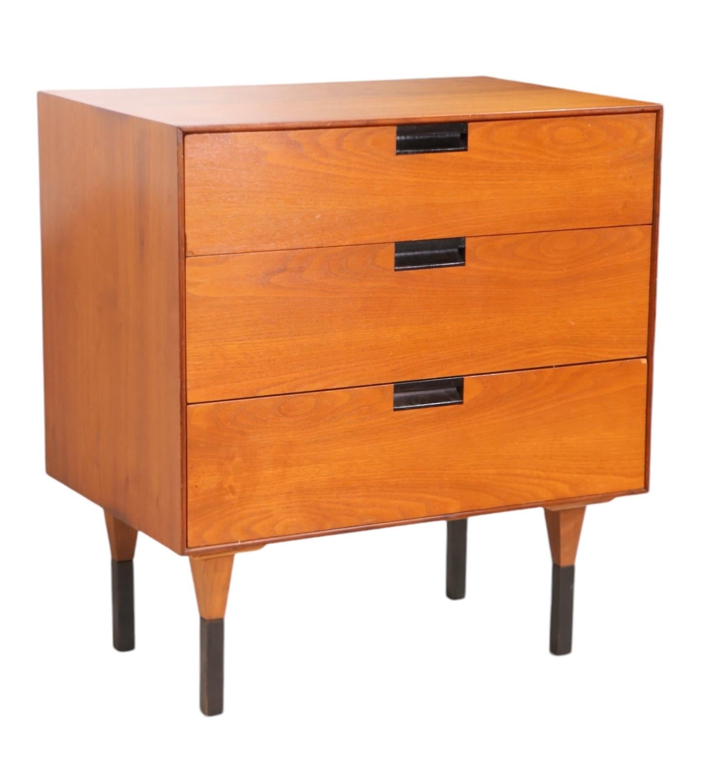 Diminutive Mid Century Three Drawer Dresser att. a Baughman per Directional in vendita 10