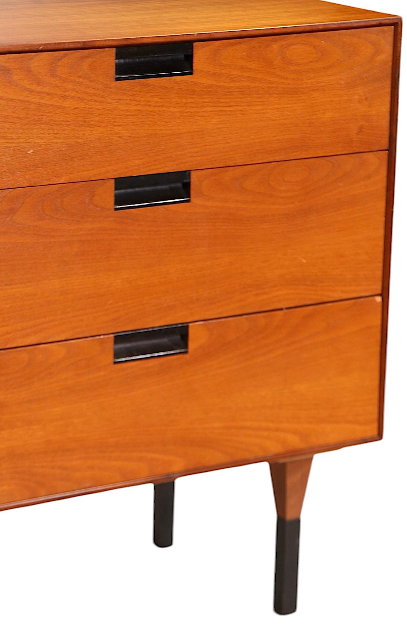 Americano Diminutive Mid Century Three Drawer Dresser att. a Baughman per Directional in vendita