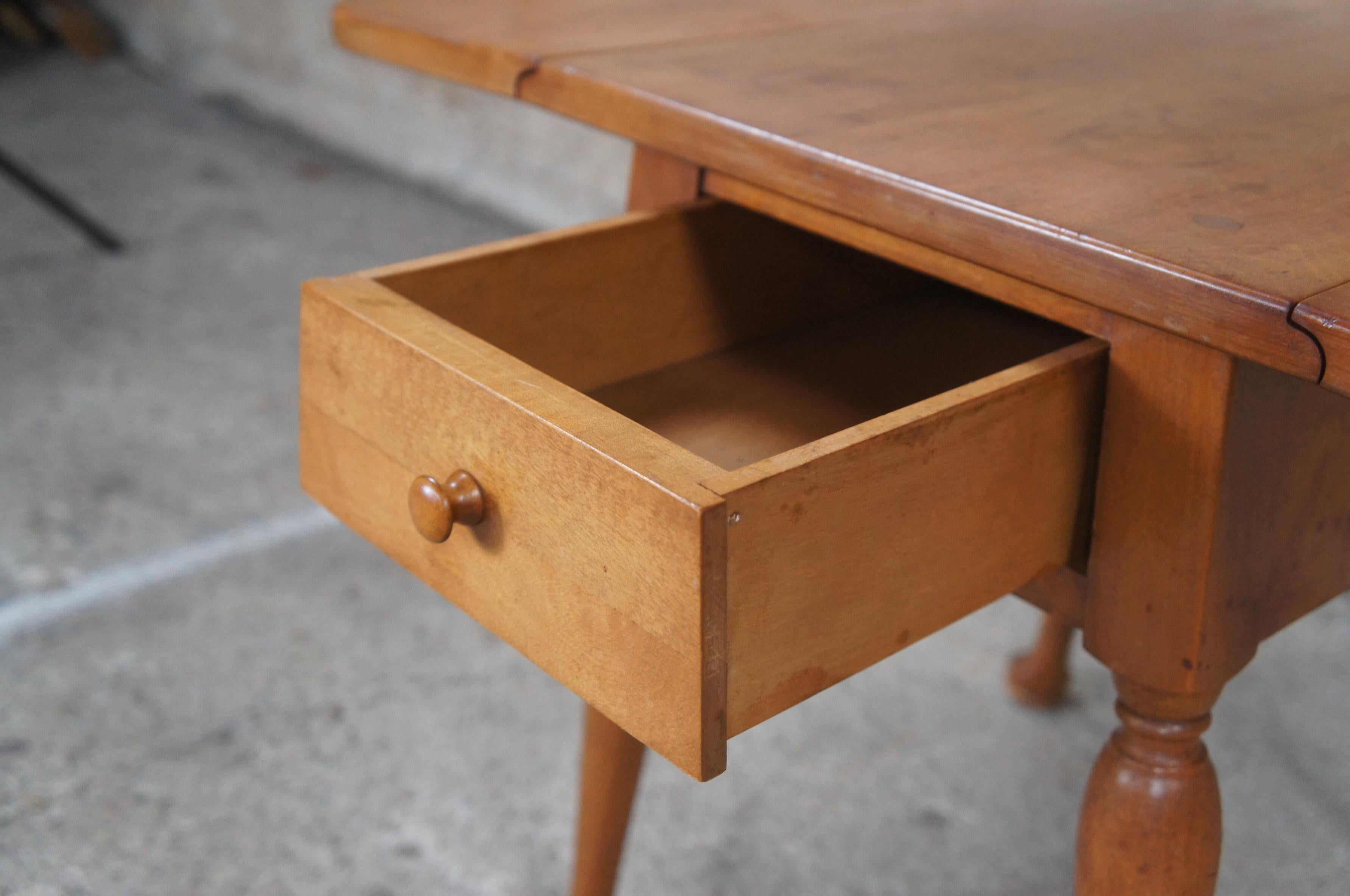 Diminutive Mid Century Whitney Early American Style Maple Drop Leaf Side Table For Sale 1