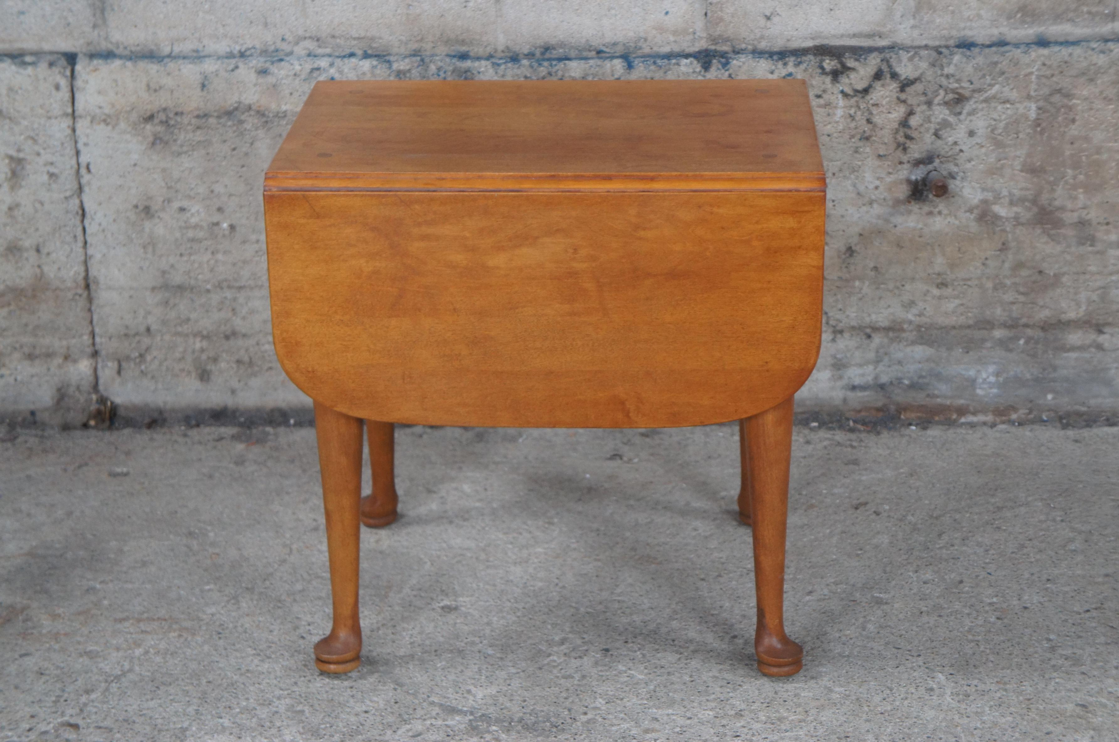 Diminutive Mid Century Whitney Early American Style Maple Drop Leaf Side Table For Sale 3