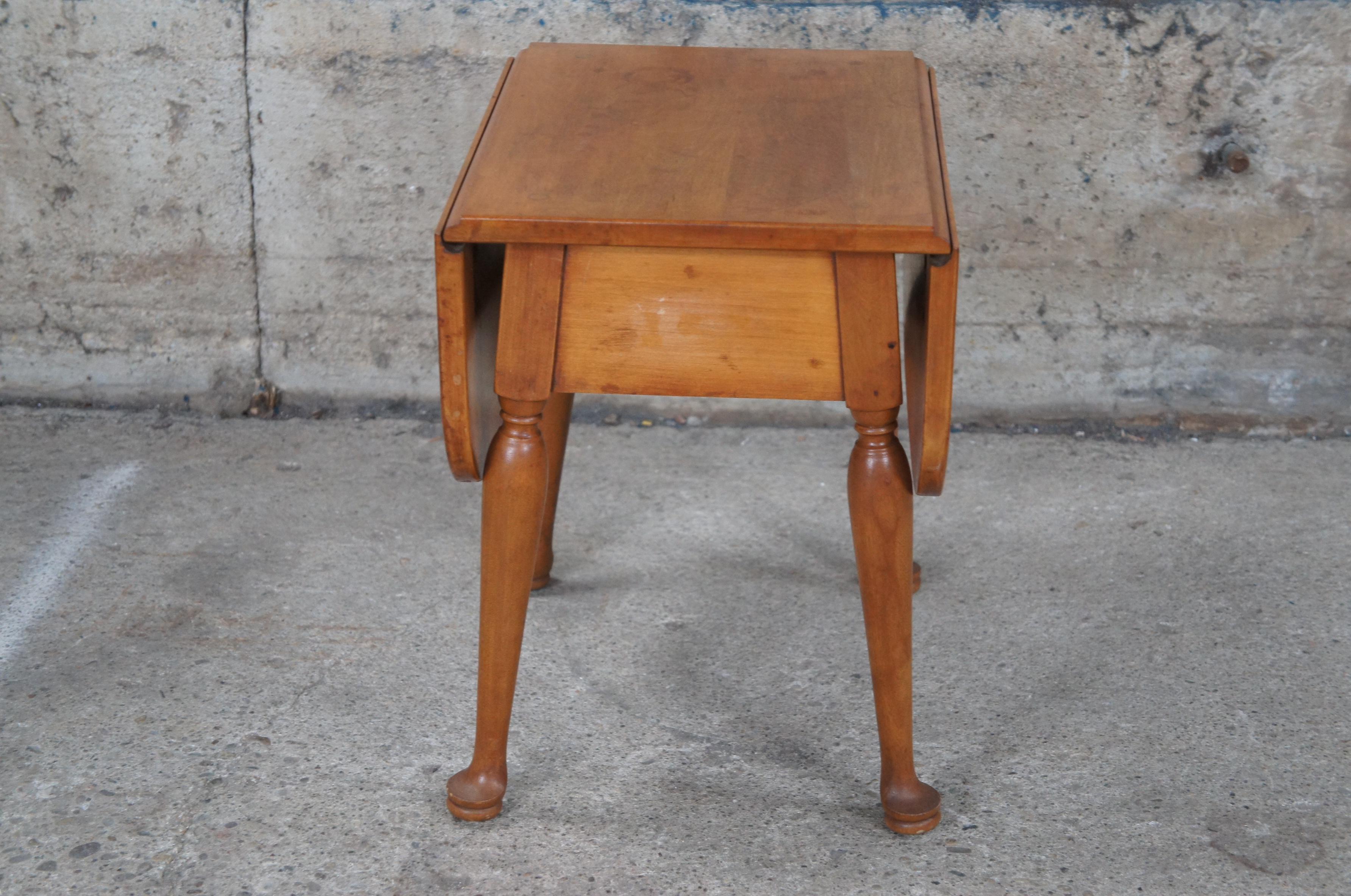 Diminutive Mid Century Whitney Early American Style Maple Drop Leaf Side Table For Sale 4