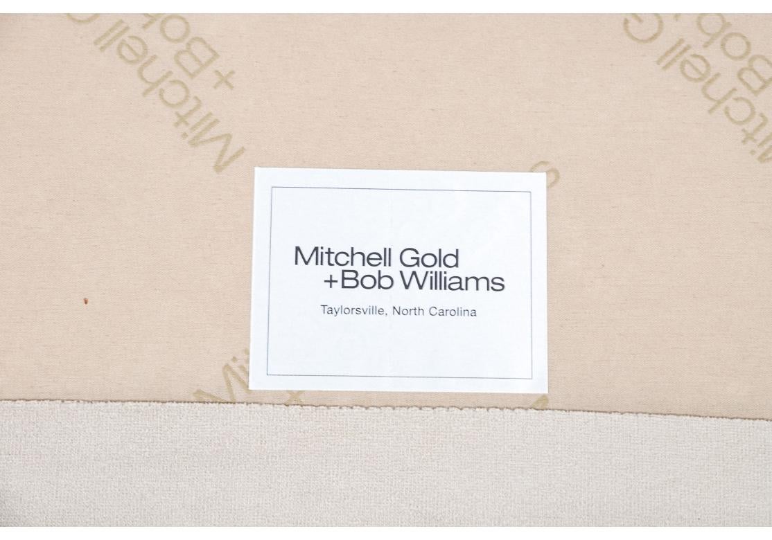 Sofá diminuto de terciopelo ostra de Mitchell & Gold para Restoration en Desgastado estado para la venta en Bridgeport, CT