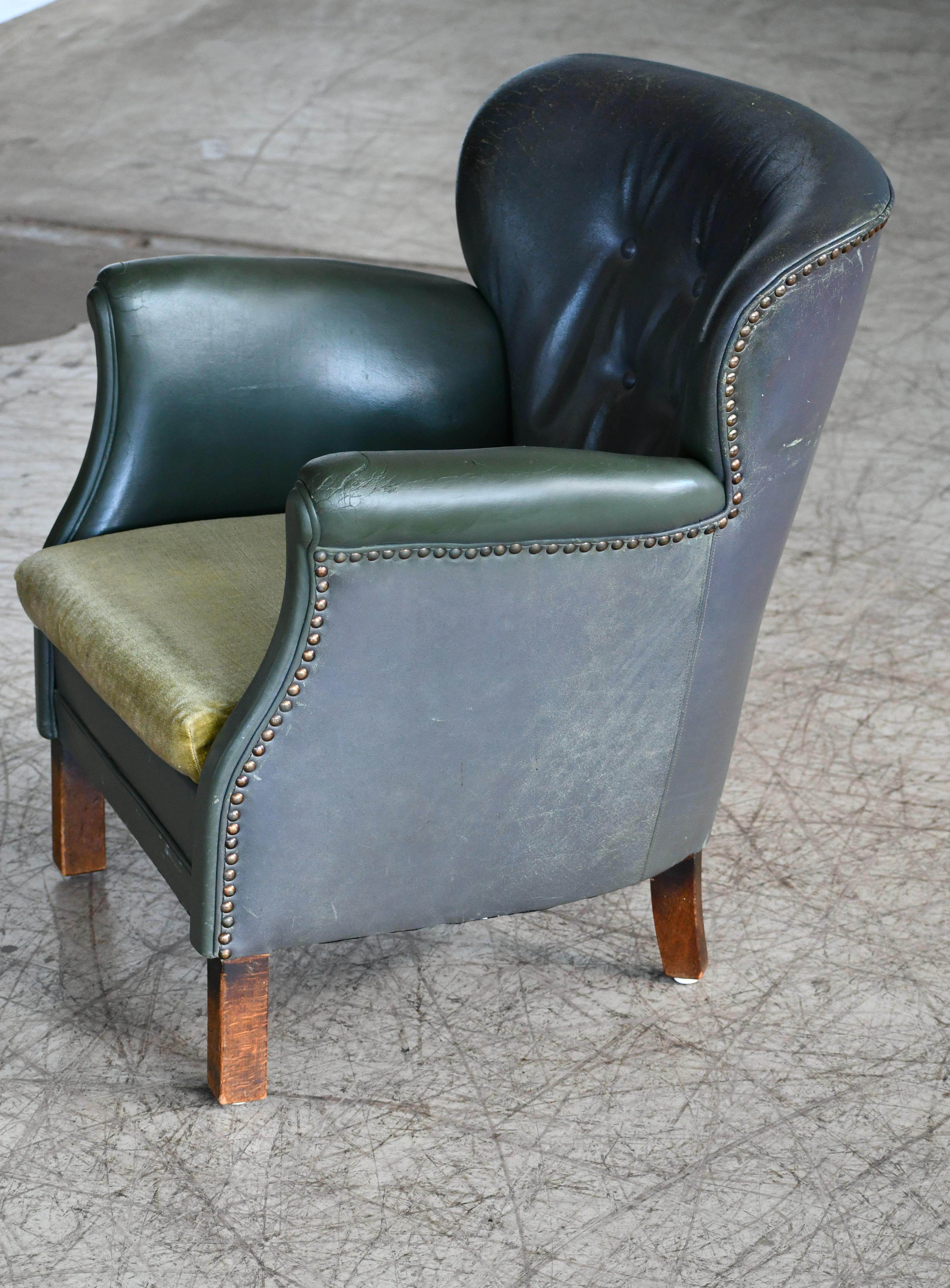 Pair of Classic Danish Club Chairs in Green Leather by Oskar Hansen 5