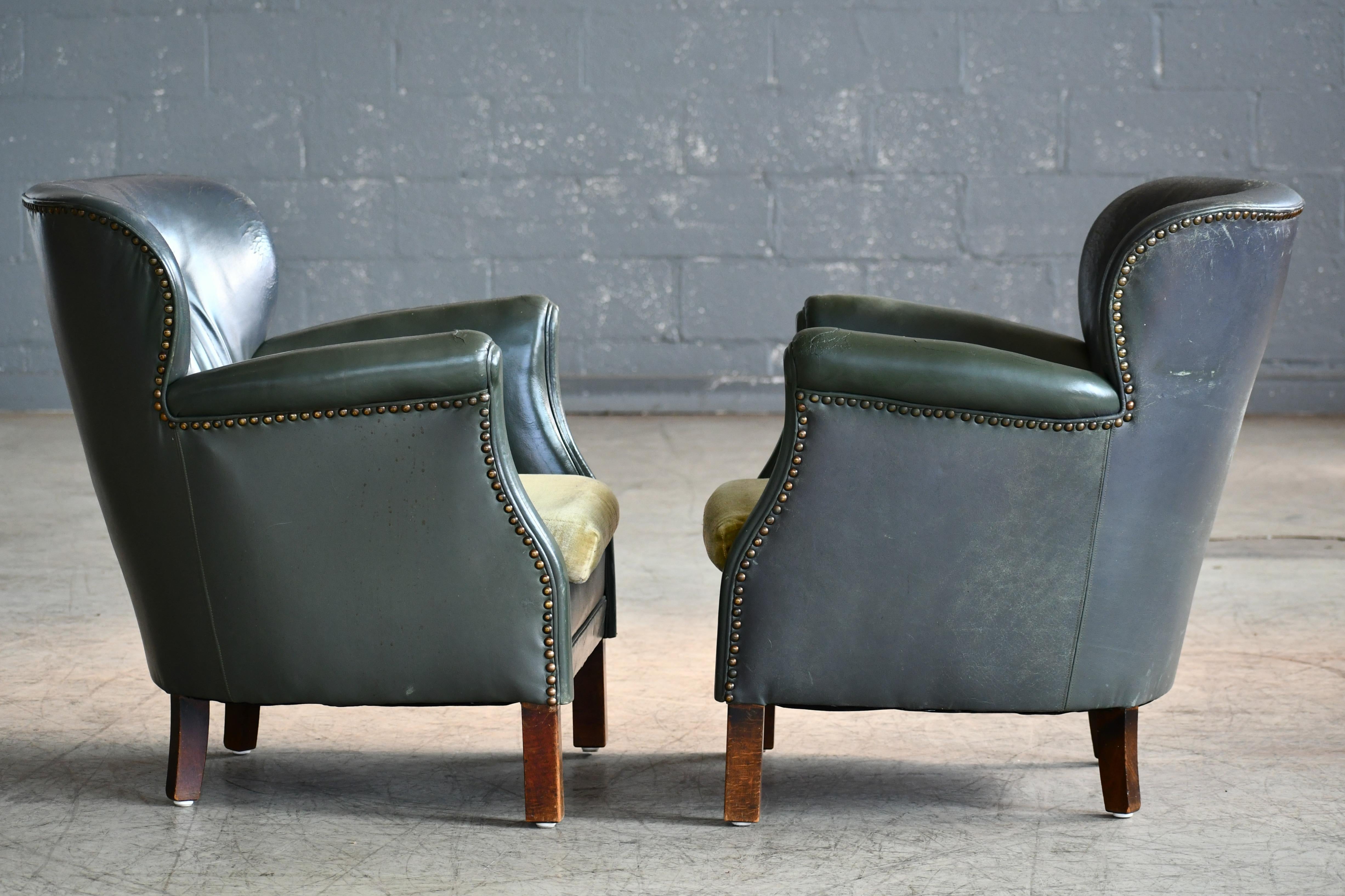 Pair of Classic Danish Club Chairs in Green Leather by Oskar Hansen 1