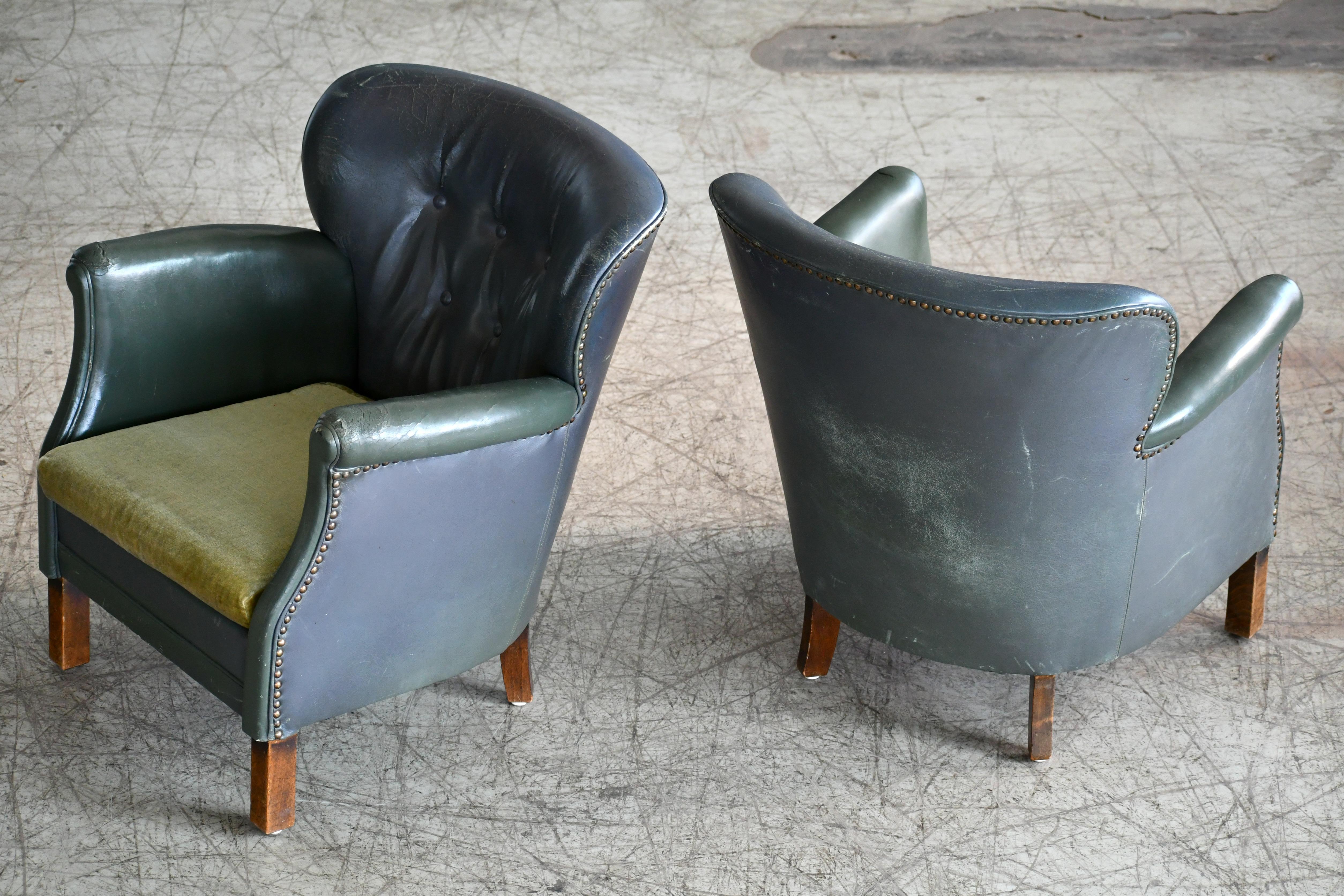 Pair of Classic Danish Club Chairs in Green Leather by Oskar Hansen 3