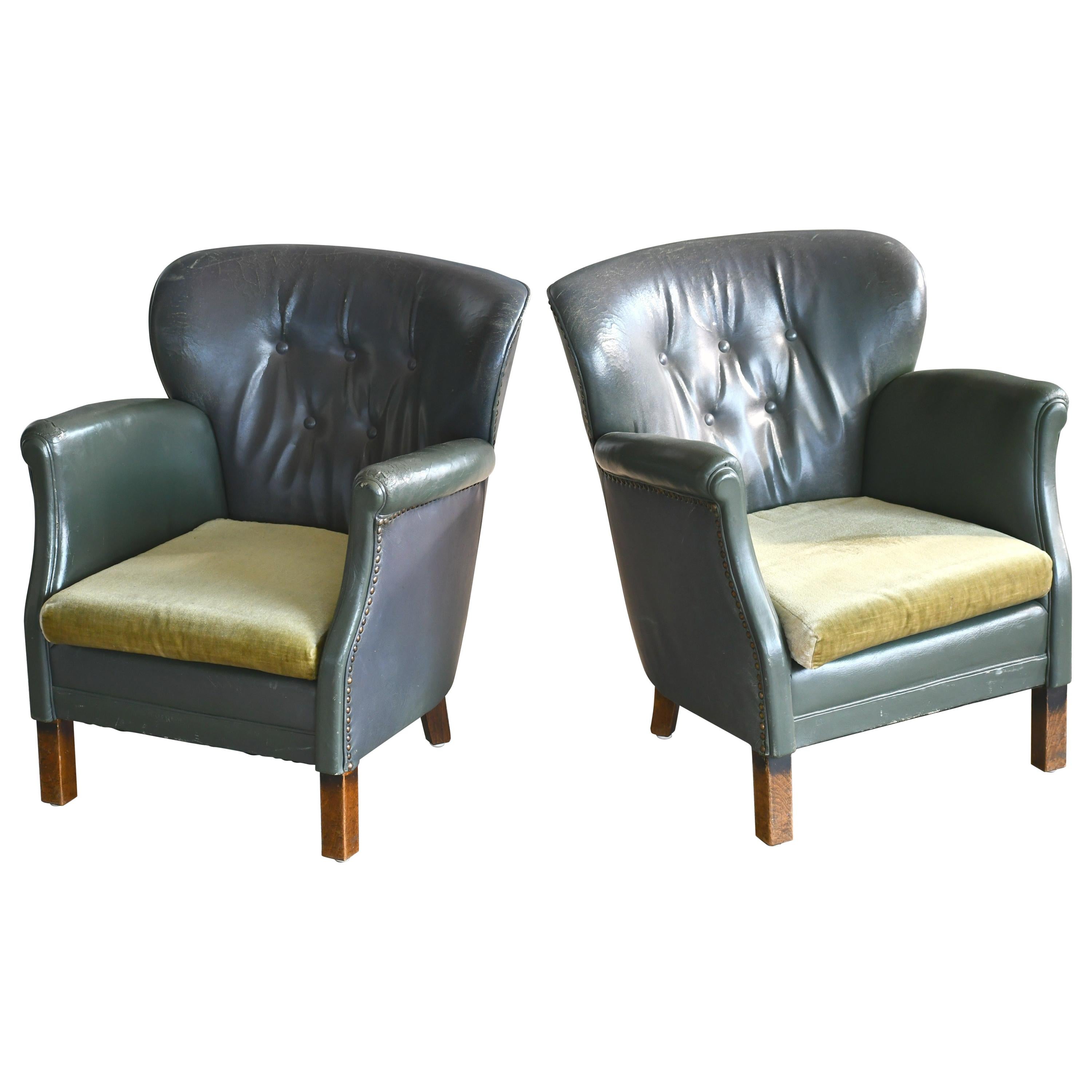 Pair of Classic Danish Club Chairs in Green Leather by Oskar Hansen