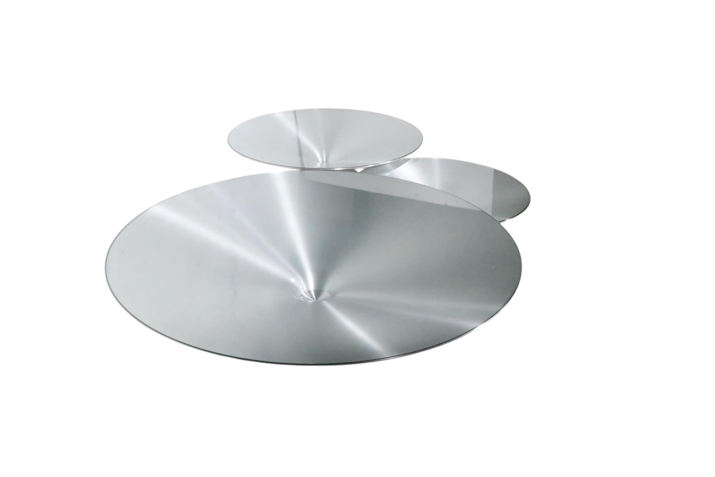 Français Petite table basse post-moderne Ovni Up fabriquée en France pour Roche Bobois en vente