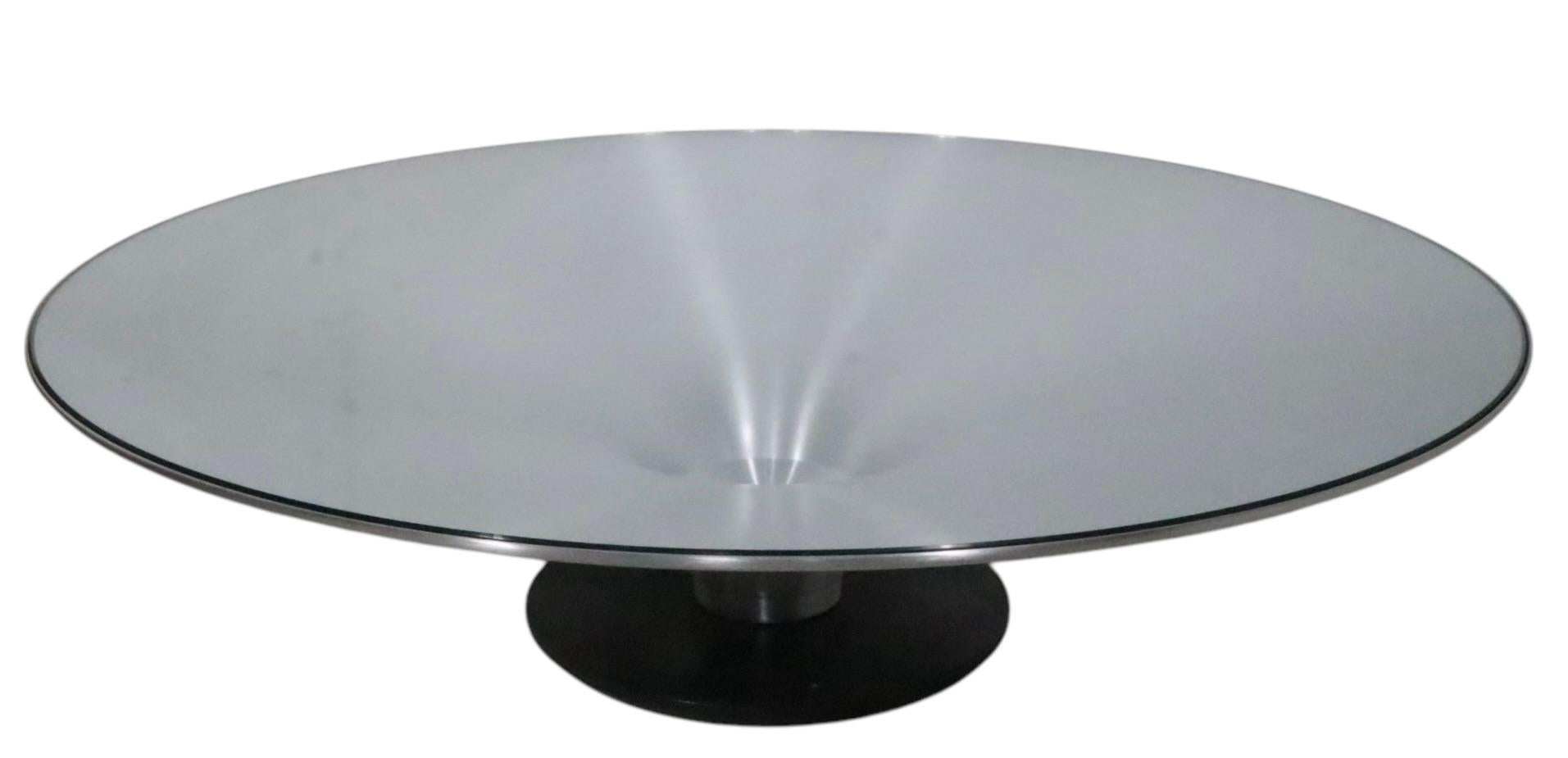 Petite table basse post-moderne Ovni Up fabriquée en France pour Roche Bobois en vente 2
