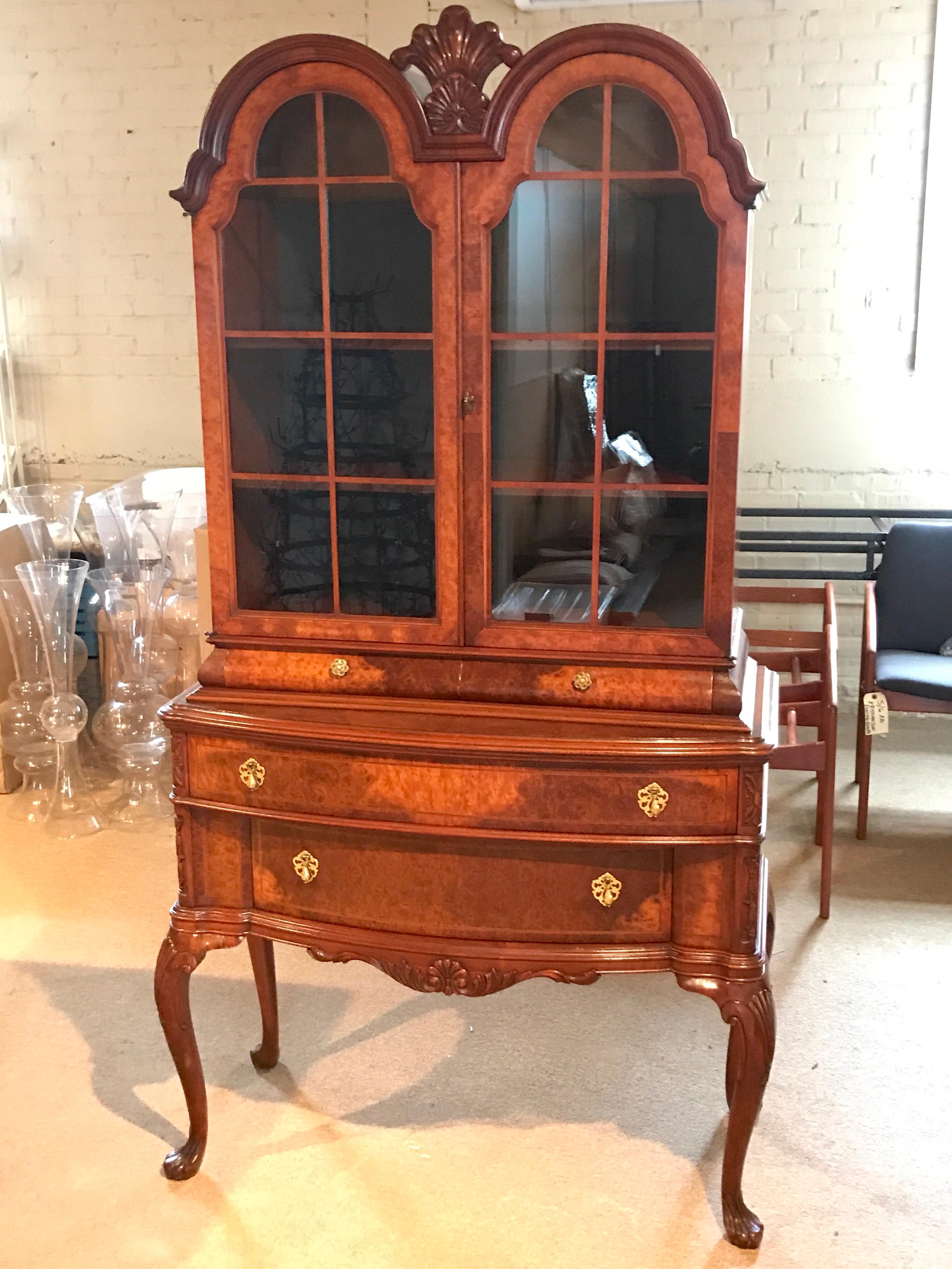Diminutive Queen Anne style burl breakfront/bookcase, beautiful proportions and color, the upper part fitted with two doors with two adjustable 30