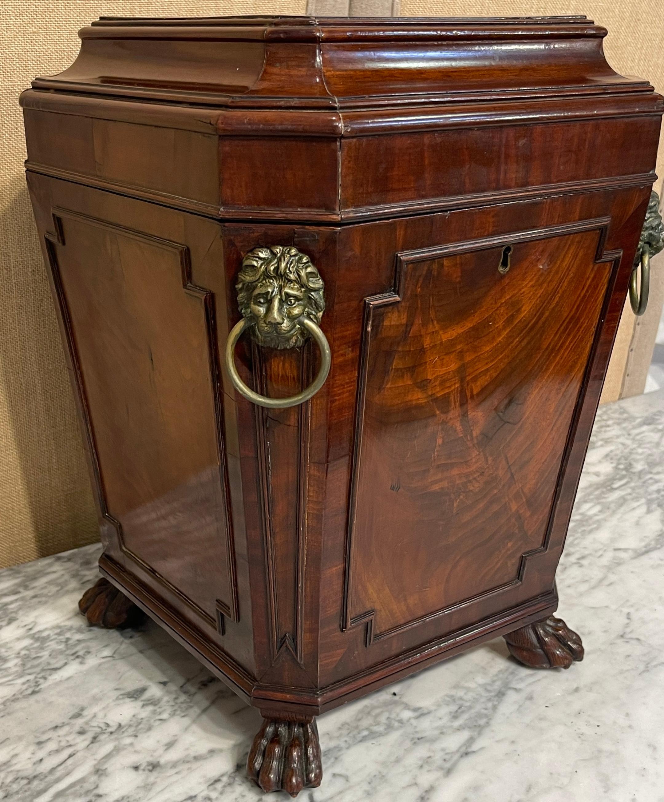 Diminutive Regency Mahogany & Brass Cellarette, Attributed to Gillows & Co. In Good Condition For Sale In West Palm Beach, FL
