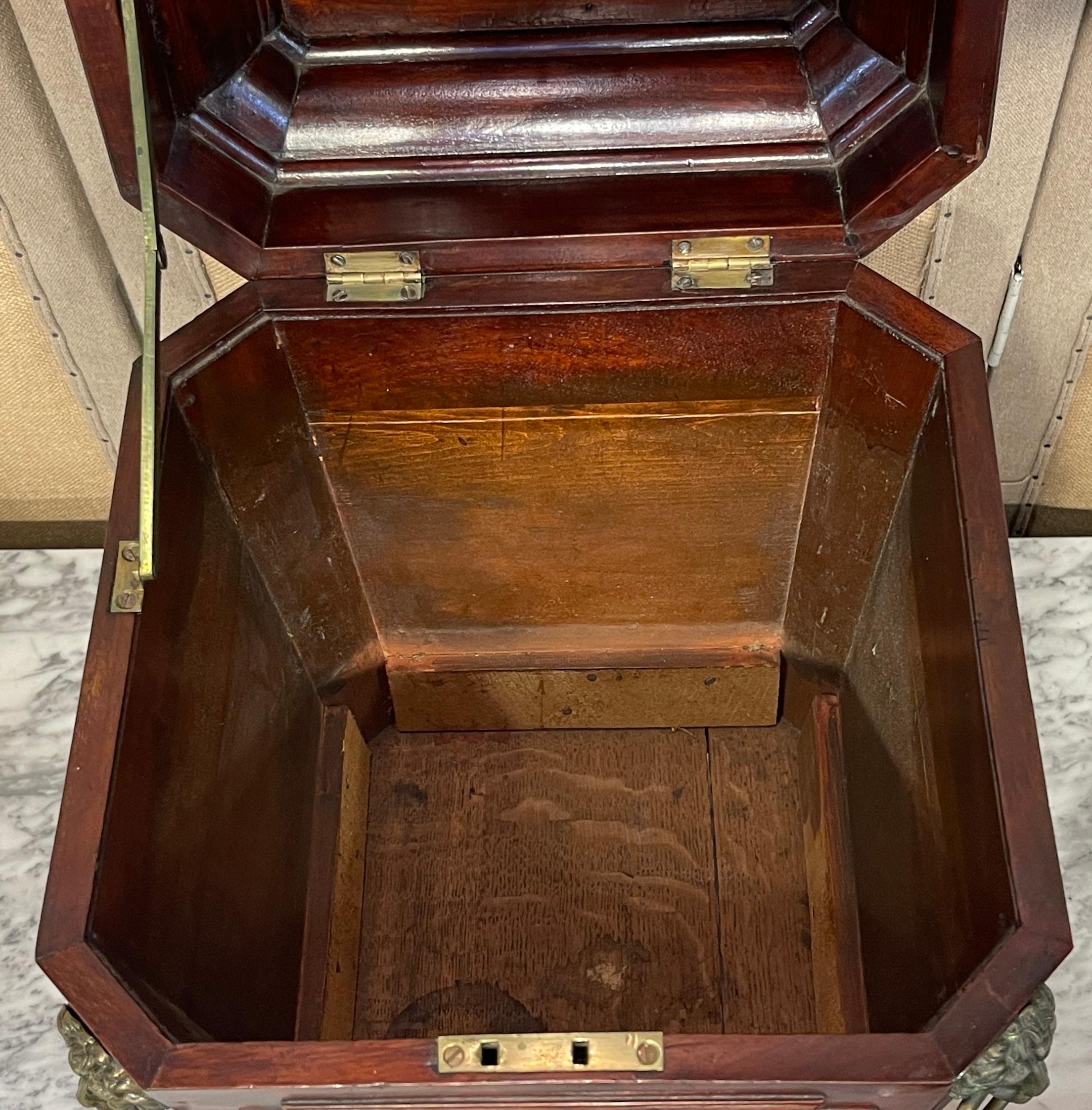 Diminutive Regency Mahogany & Brass Cellarette, Attributed to Gillows & Co. For Sale 4