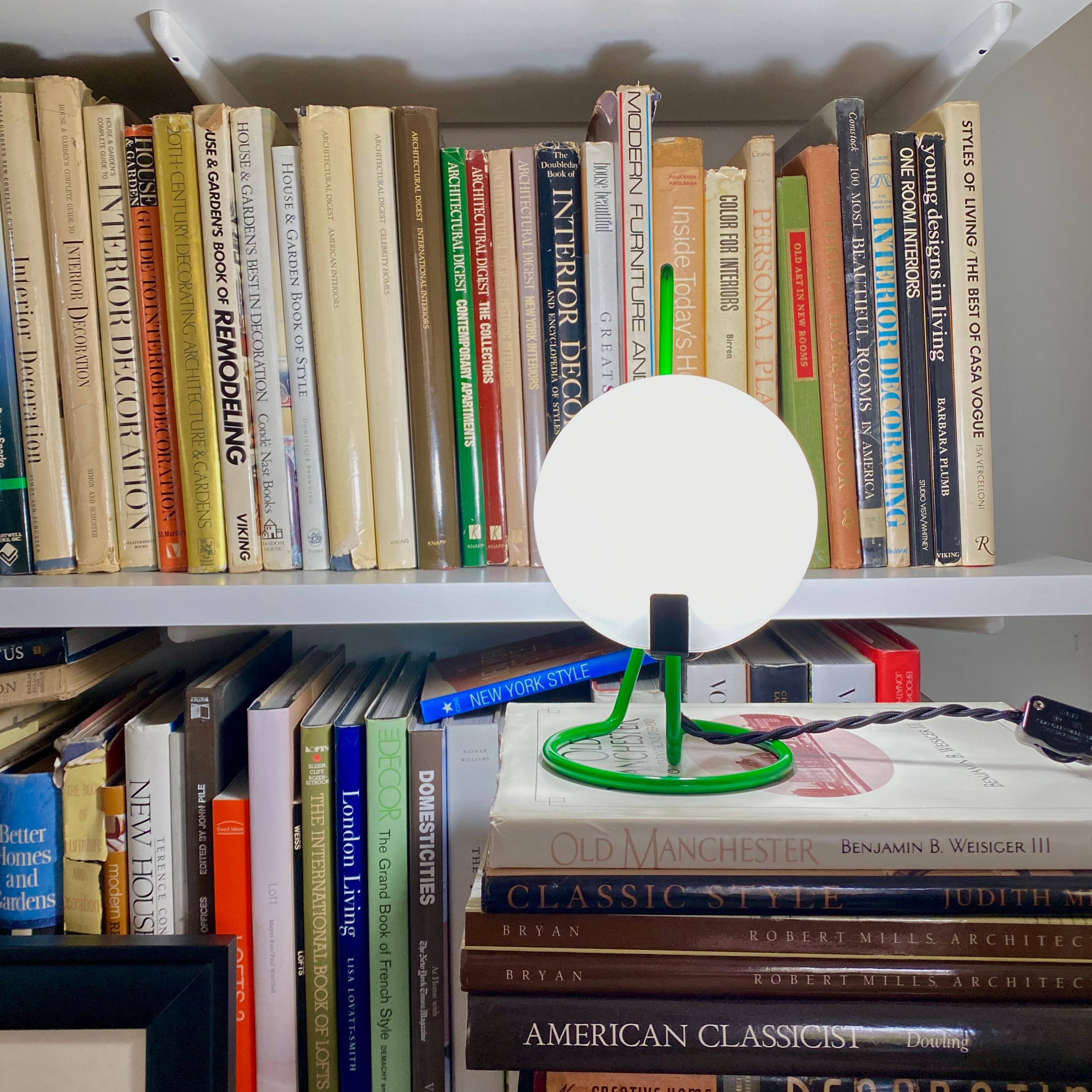 Postmoderne Petite lampe de bureau post-moderne Stilnovo, Memphis en vente