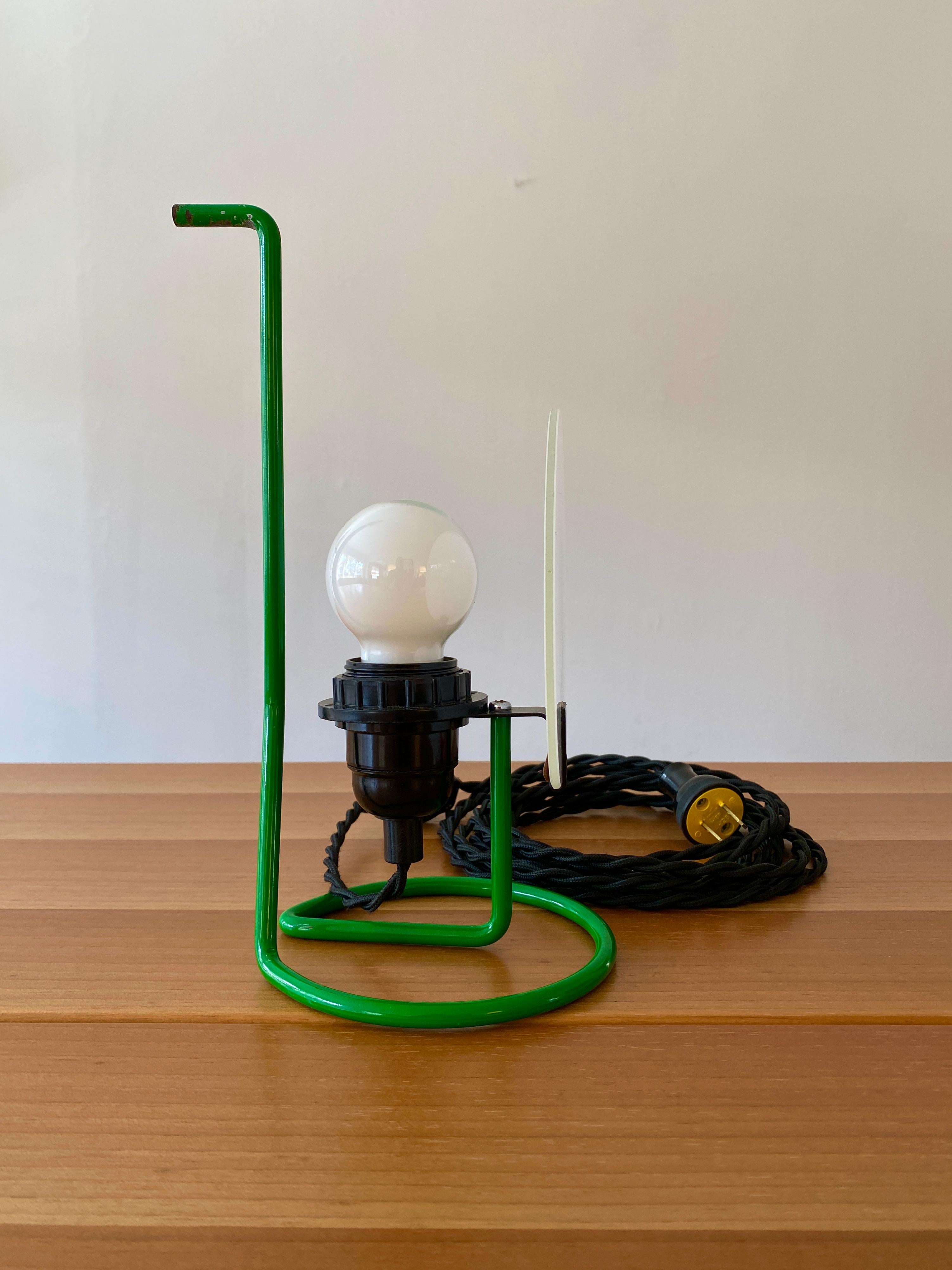 Métal Petite lampe de bureau post-moderne Stilnovo, Memphis en vente