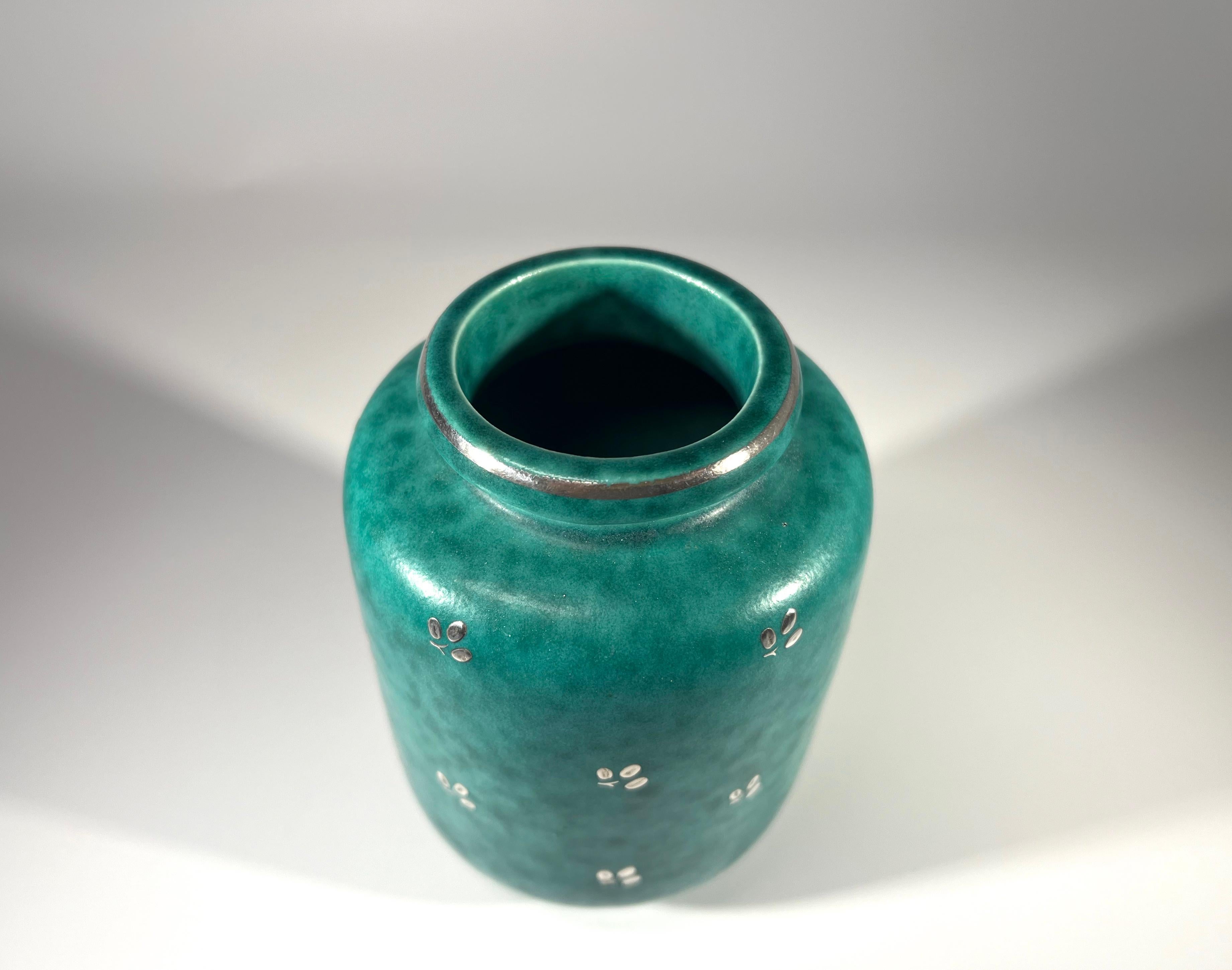 Vaso a urna in gres di dimensioni ridotte, Wilhelm Kage, ARGENTA, Gustavsberg, Svezia, 1959 ca. In condizioni buone in vendita a Rothley, Leicestershire