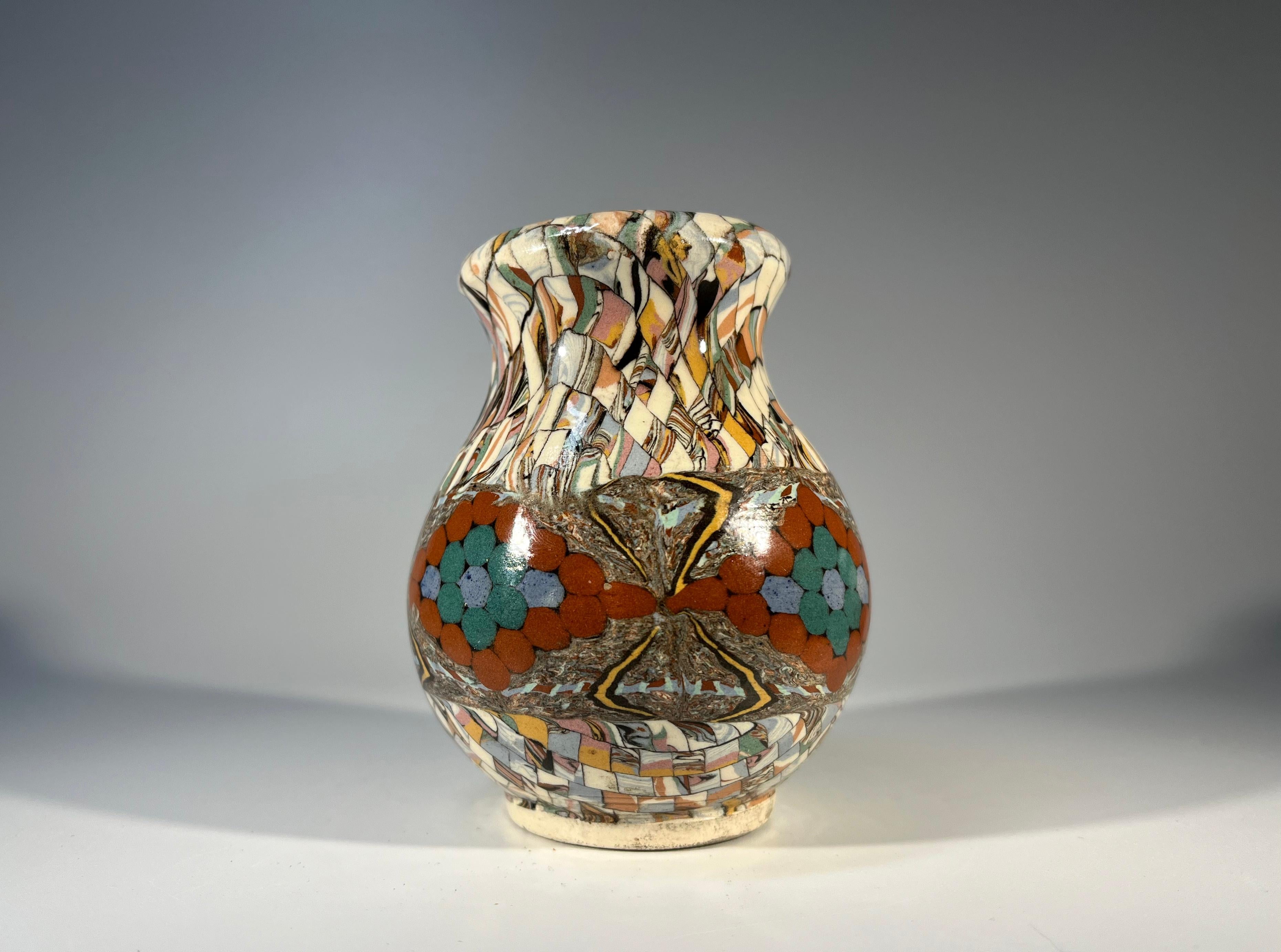 Kleine Vase von Jean Gerbino, Vallauris, Frankreich, Keramik Neriage Terrakotta  (Moderne der Mitte des Jahrhunderts) im Angebot