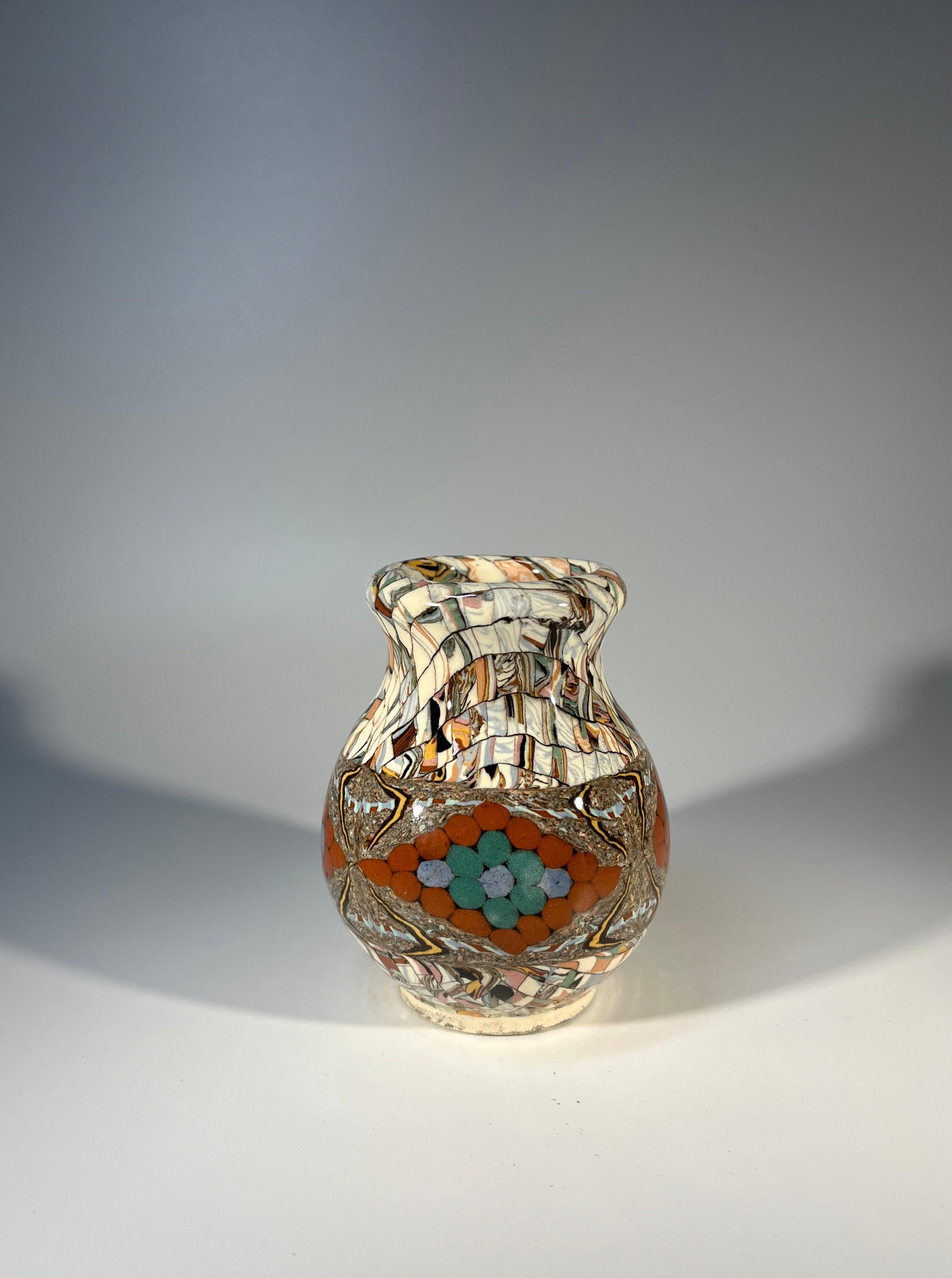 Kleine Vase von Jean Gerbino, Vallauris, Frankreich, Keramik Neriage Terrakotta  (20. Jahrhundert) im Angebot