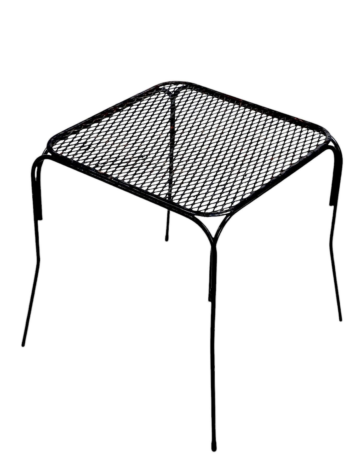 Diminutiver Beistelltisch aus Schmiedeeisen und Metallgeflecht für Garten und Terrasse nach Woodard im Zustand „Gut“ im Angebot in New York, NY