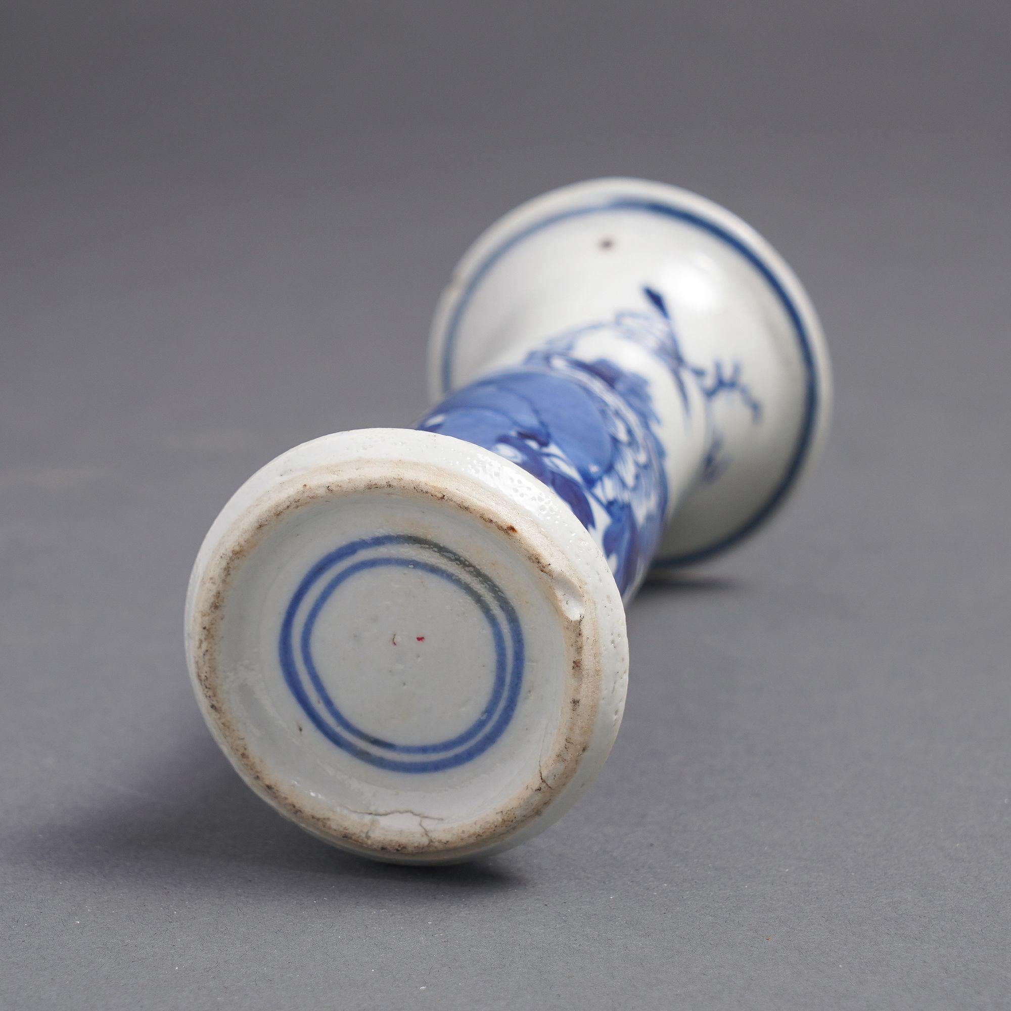 Vaso cinese in porcellana bianca e blu di dimensioni ridotte, 1680 ca. in vendita 1