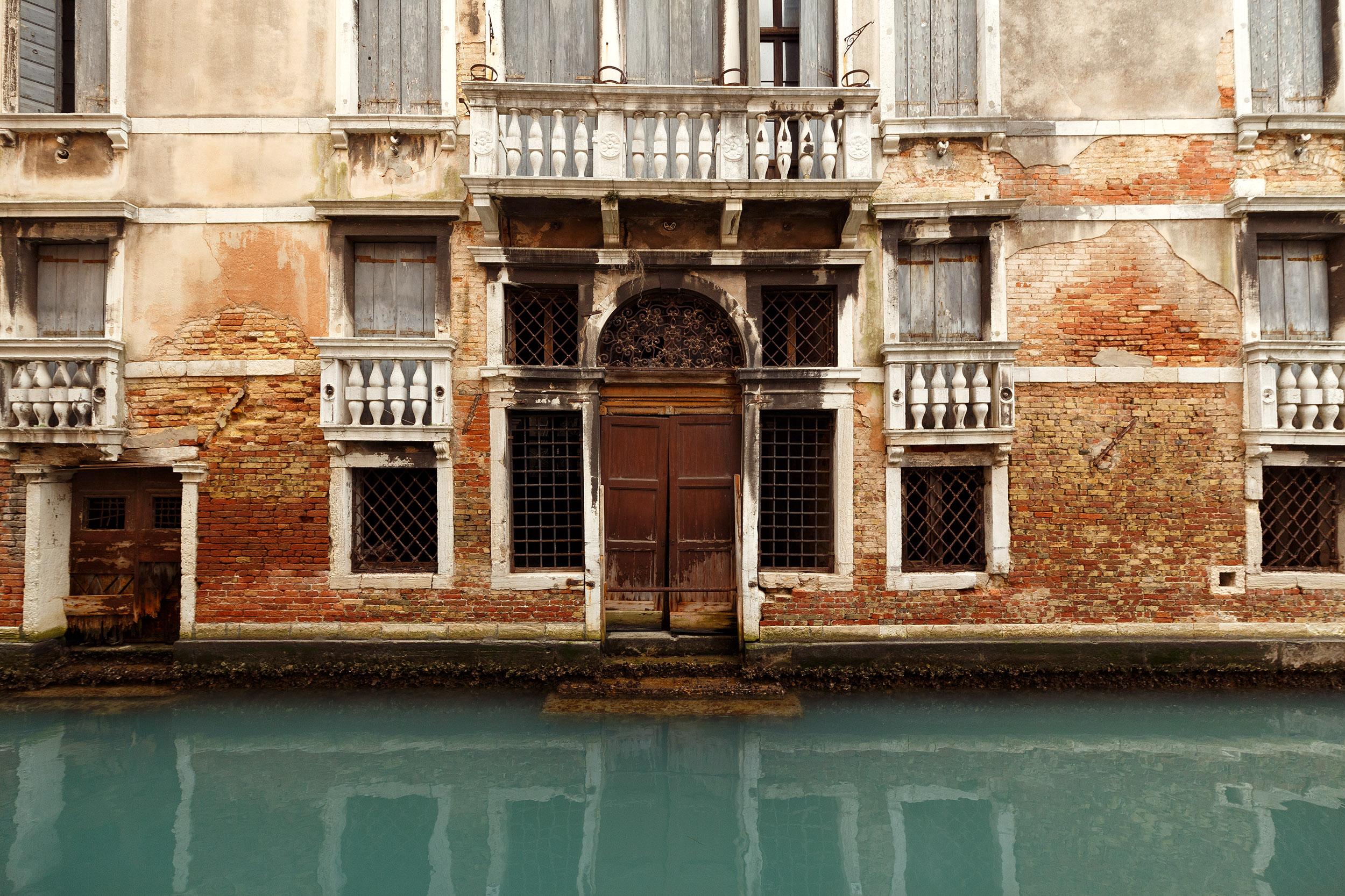 "Palazzo Veneziano", photography by Dimitri Bourriau. Print mounted on aluminum with plexiglas, framed. Edition of 15.

Dimitri Bourriau is a French photographer, he has always been interested in history and architectural remains. He explores the