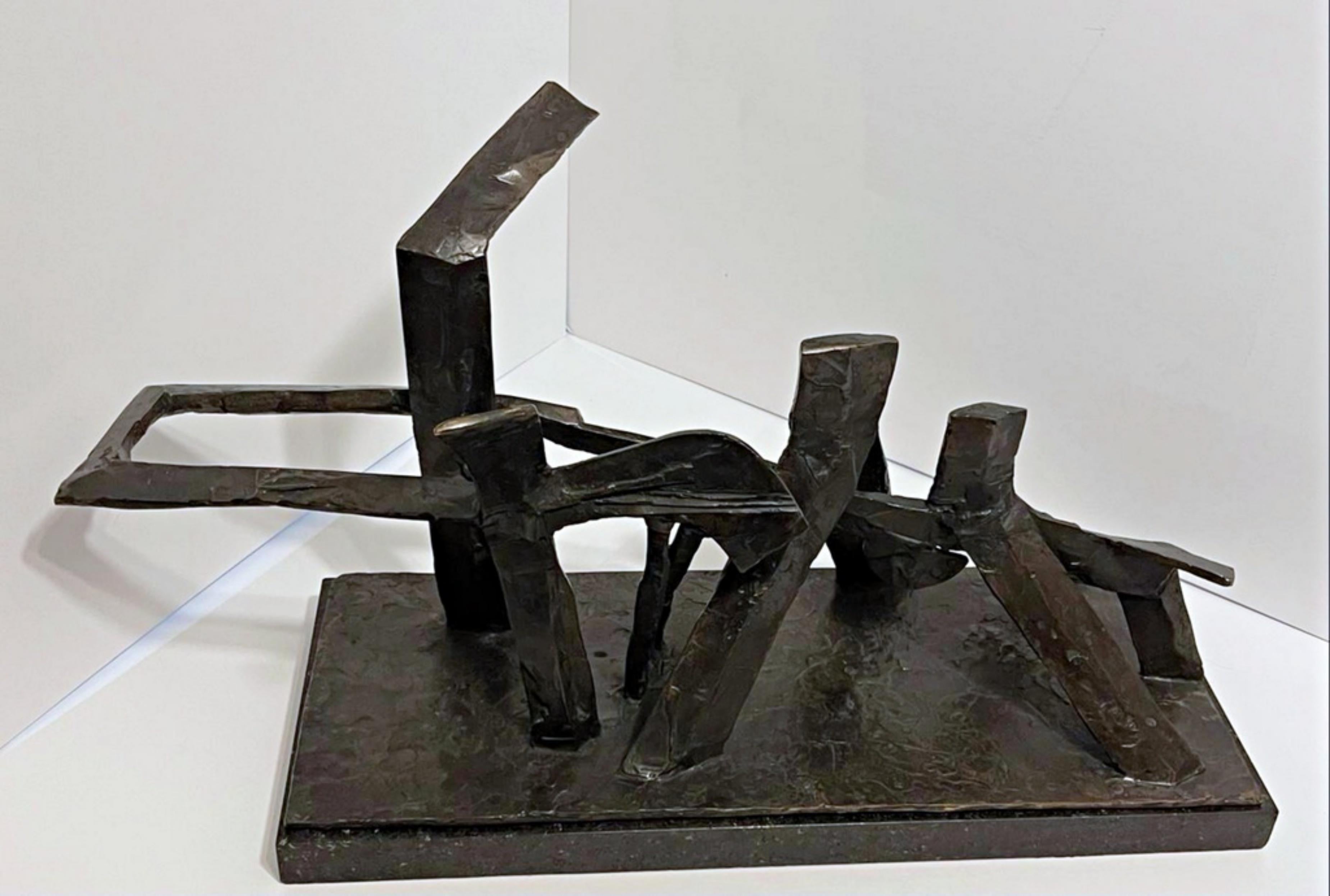 Une sculpture unique en bronze du sculpteur américano-grec-américain et professeur de Harvard - Abstrait Sculpture par Dimitri Hadzi 