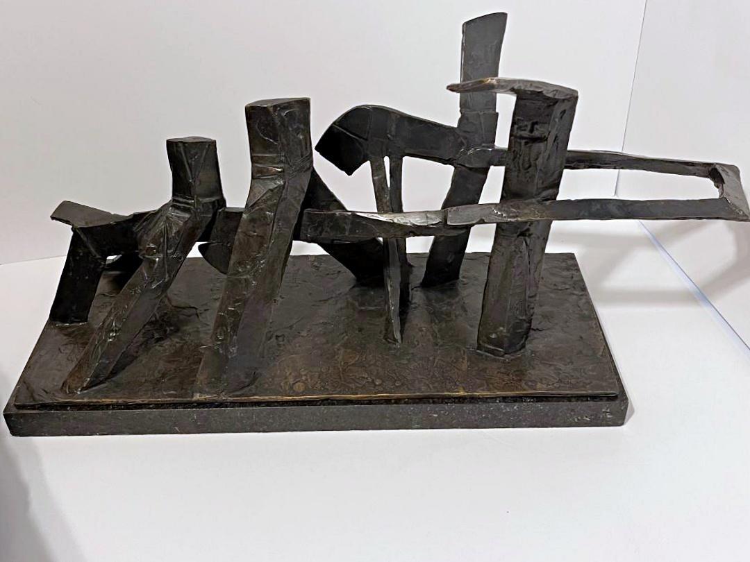 Uxmal, unica scultura in bronzo dello scultore greco-americano e professore di Harvard - Abstract Sculpture Oro di Dimitri Hadzi 