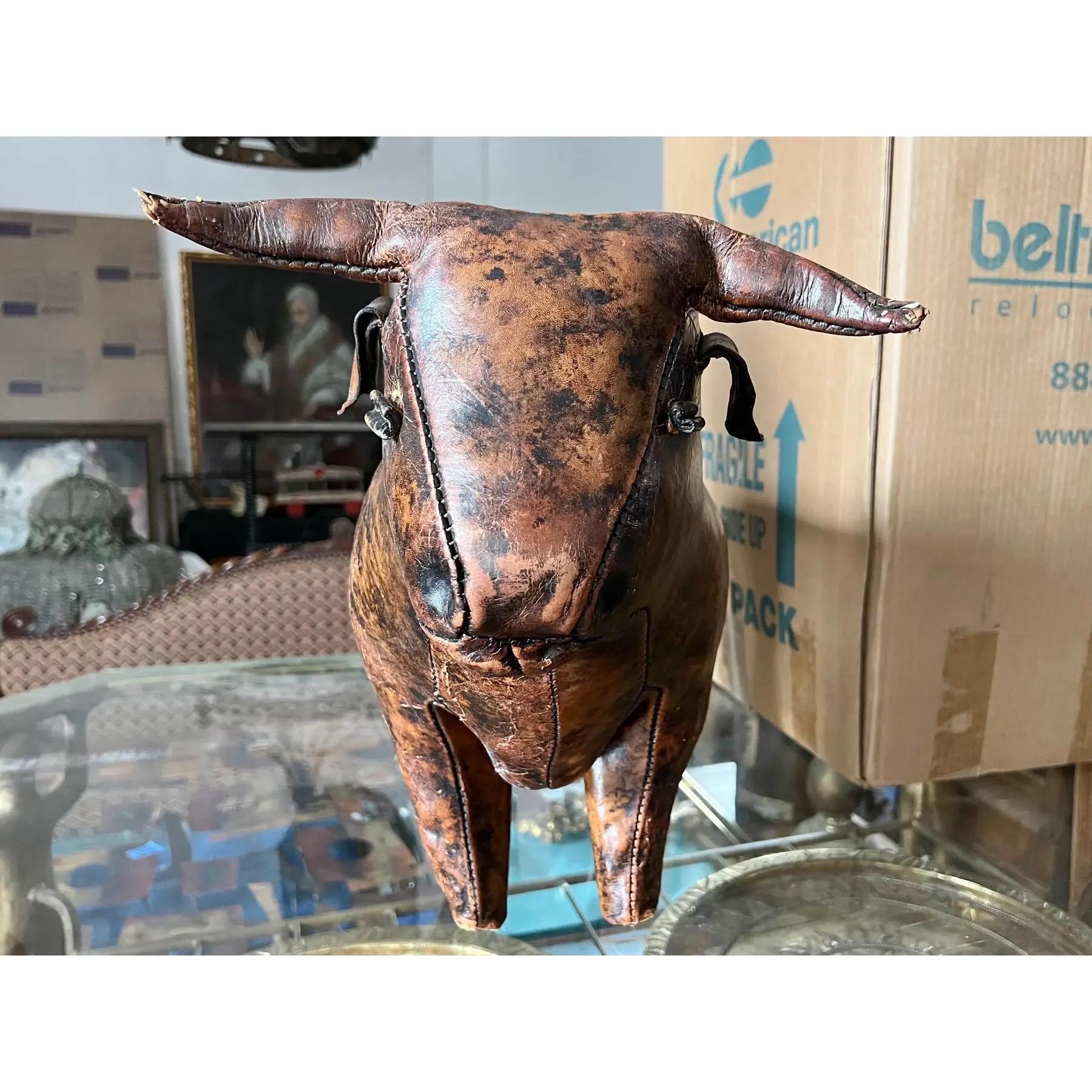 Mid-Century moderno Toro inglese in pelle di Dimitri Omersa, CIRCA 1950 in vendita