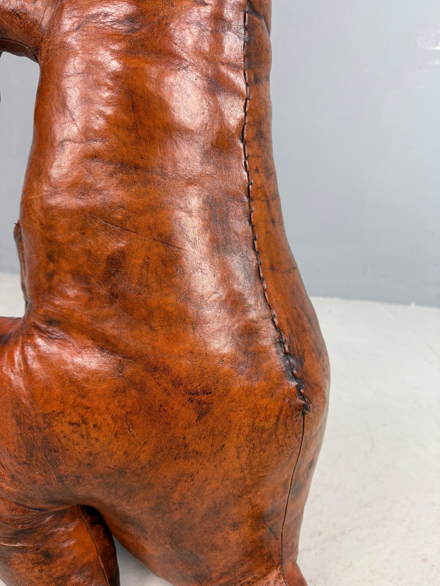 Dimitri Omersa Ledertasche für Zeitschriften Kangeroo, Almazán, Spanien, 1970 (gestempelt) im Angebot 4