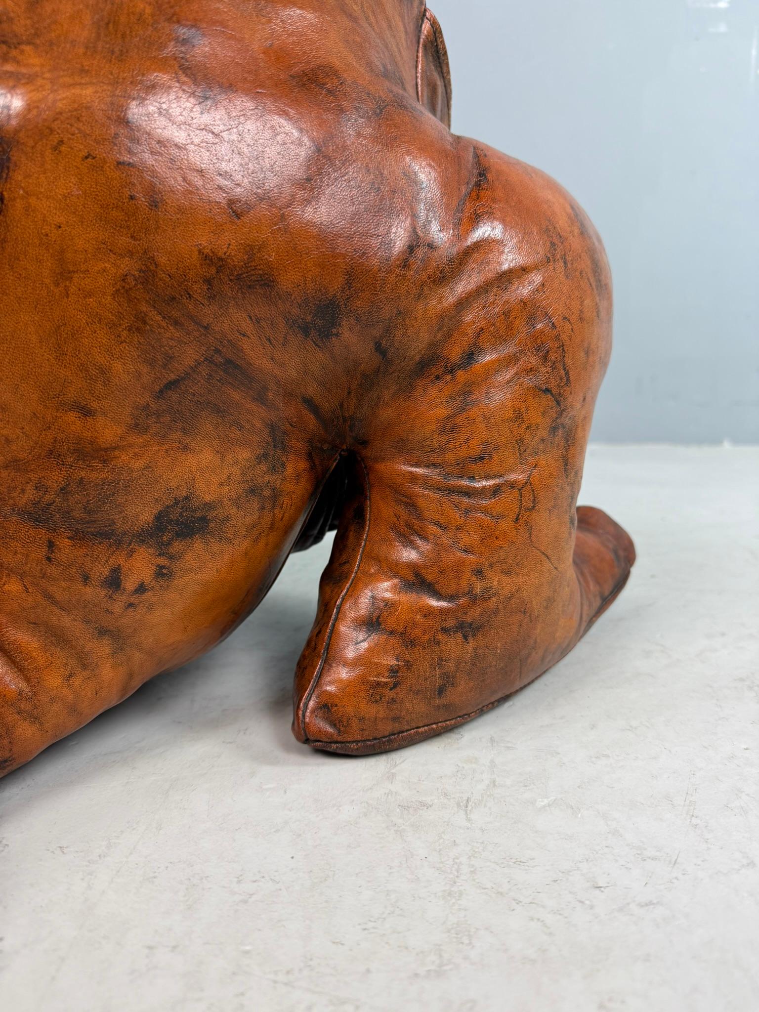 Dimitri Omersa Ledertasche für Zeitschriften Kangeroo, Almazán, Spanien, 1970 (gestempelt) im Angebot 5