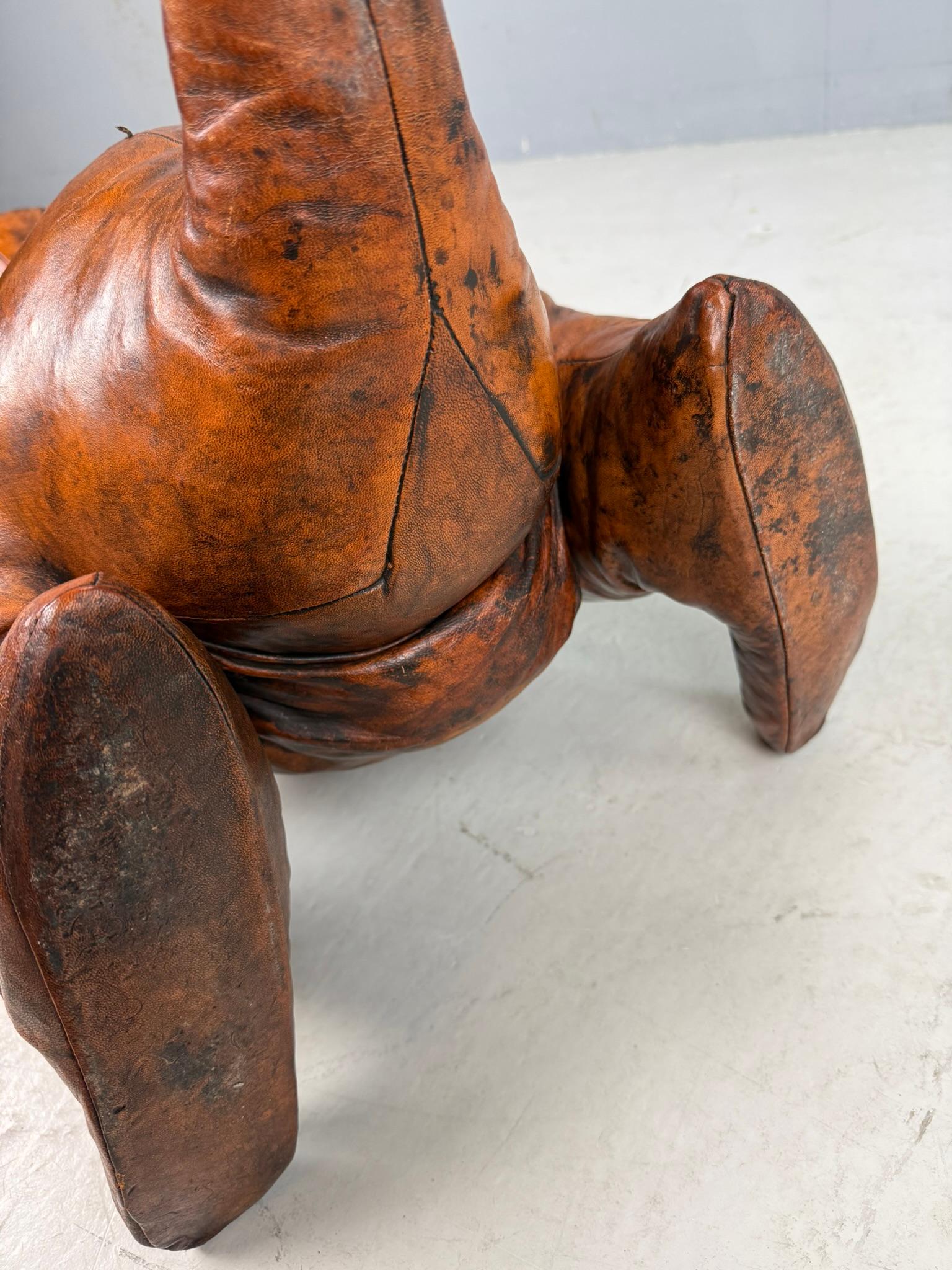 Dimitri Omersa Ledertasche für Zeitschriften Kangeroo, Almazán, Spanien, 1970 (gestempelt) im Angebot 11