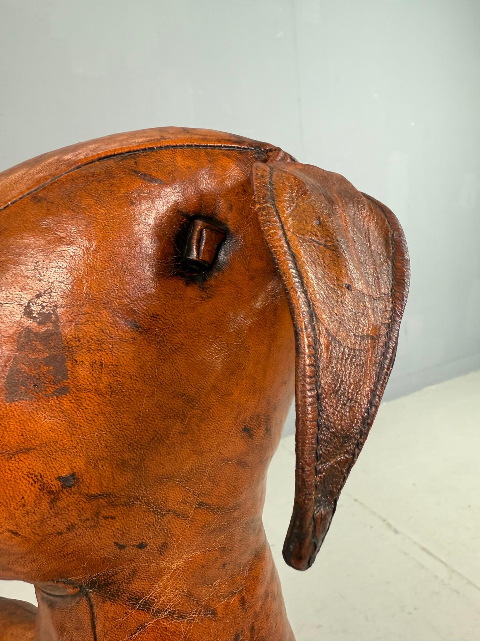 Dimitri Omersa Ledertasche für Zeitschriften Kangeroo, Almazán, Spanien, 1970 (gestempelt) im Angebot 12