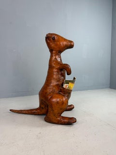 Dimitri Omersa leather magazine pouch kangeroo, Almazán, Spain, 1970 (Stamped)