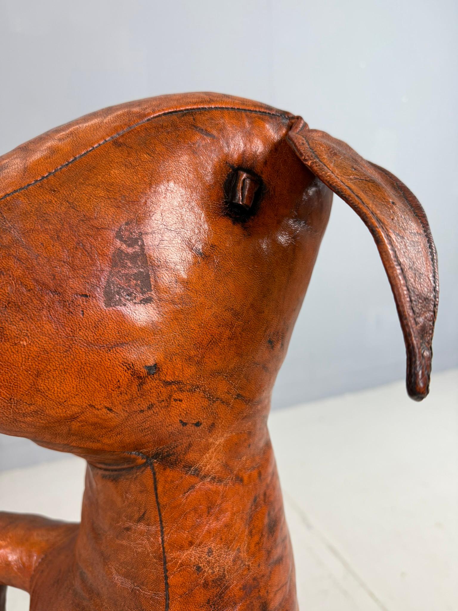 Dimitri Omersa Ledertasche für Zeitschriften Kangeroo, Almazán, Spanien, 1970 (gestempelt) im Angebot 3