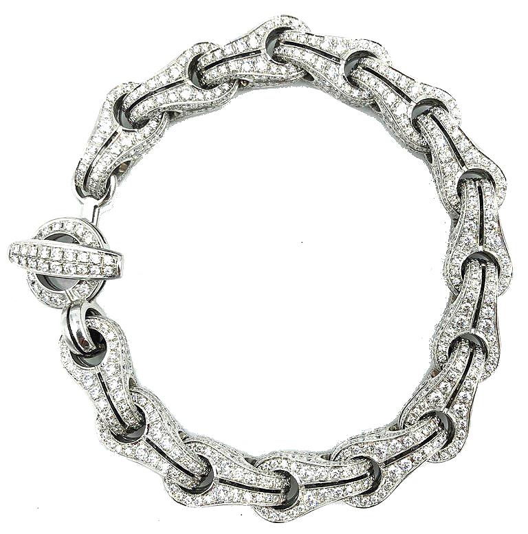 Total Bling on every surface! This pave diamond link bracelet by Dimodolo sparkles from every angle. Set with 17.6 carats of diamonds in 18 kt white gold. An easy to wear impressive bracelet of very fine quality.