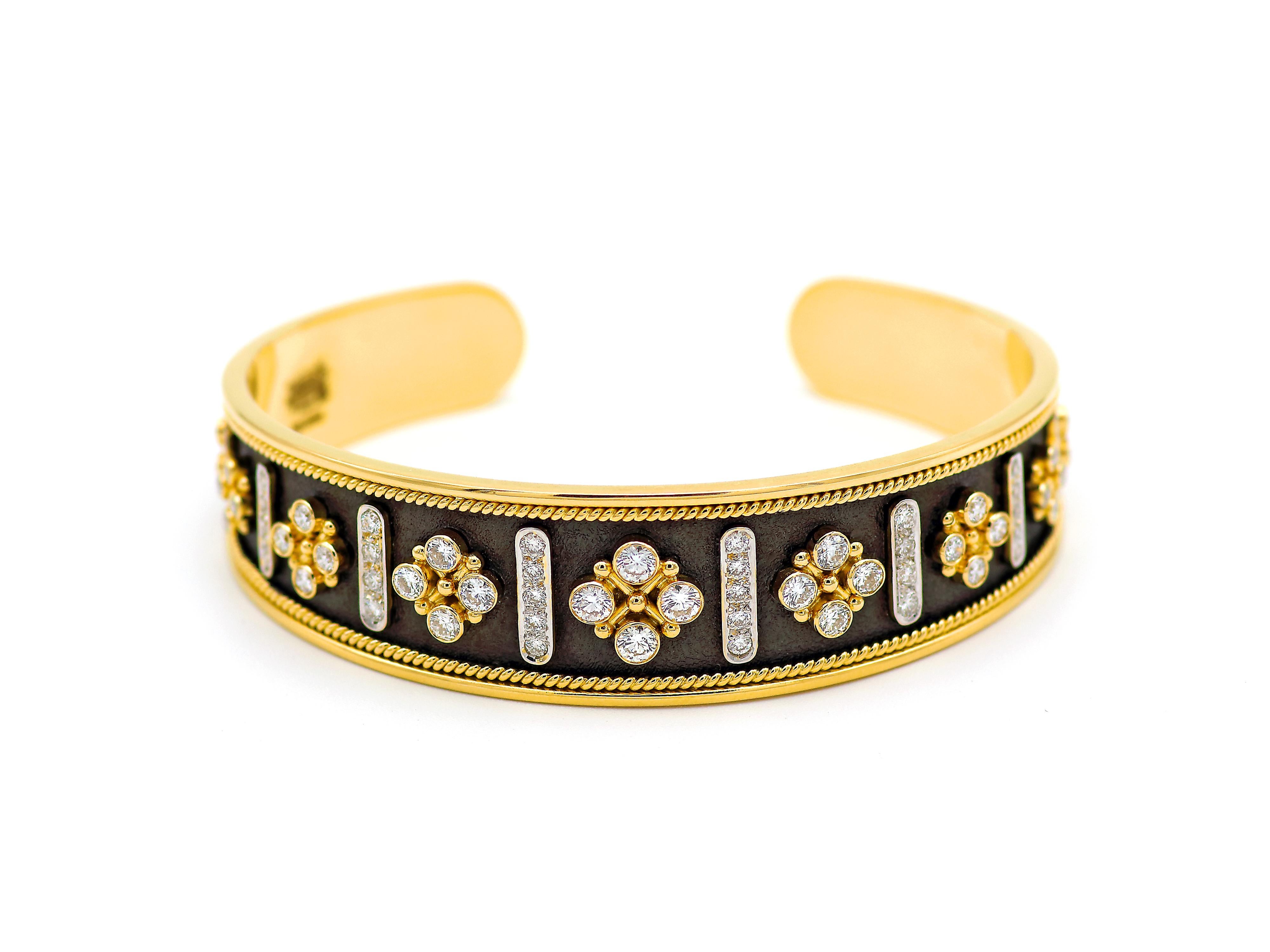 Byzantin Dimos, manchette byzantine en or 18 carats avec diamants brillants en vente