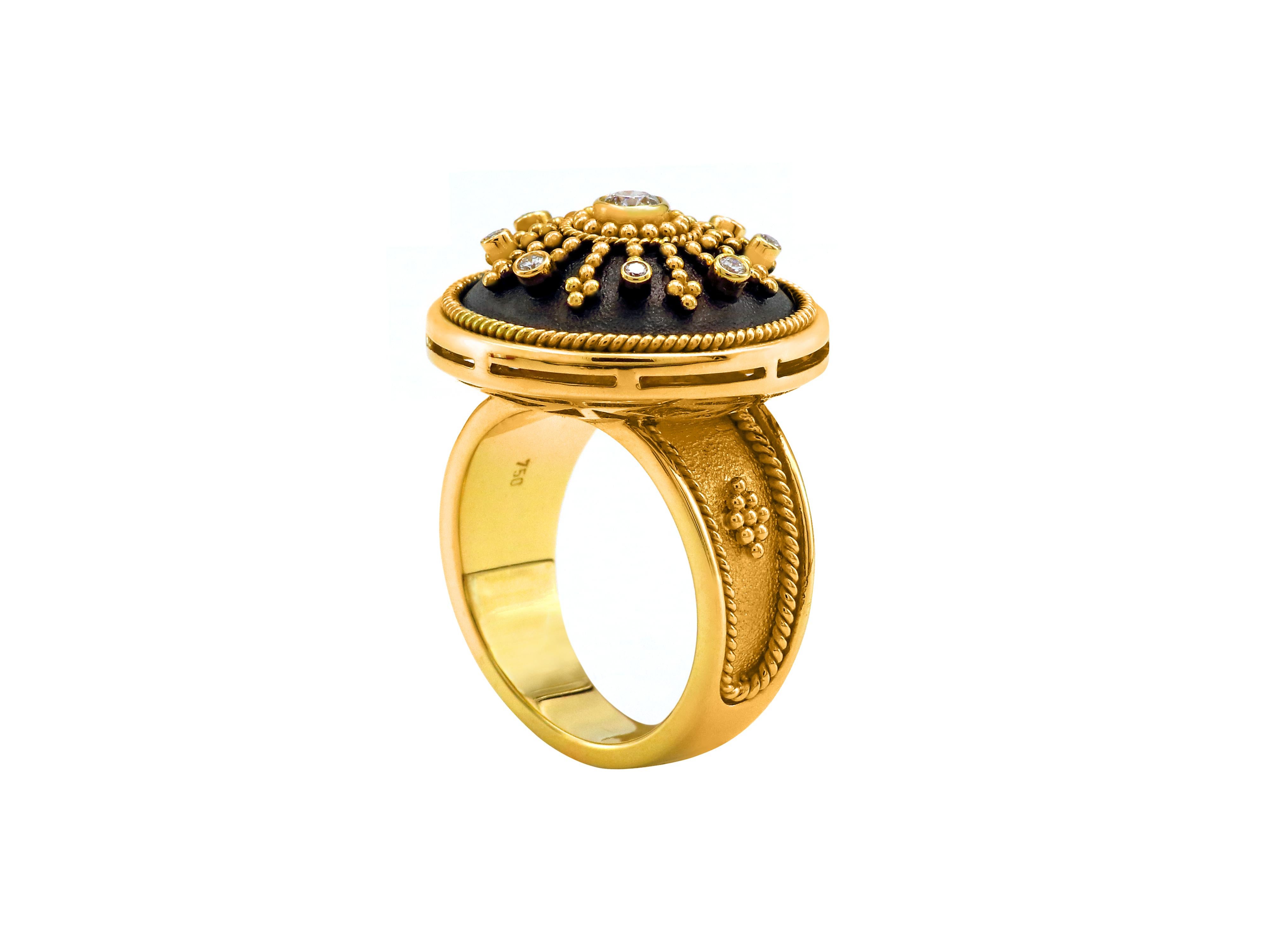 Bague dôme de style byzantin de la Collection Noir réalisée à la main par Dimos en or jaune 18 carats et sertie de diamants brillants naturels de 0,27 carat. 
Des filigranes faits à la main et une technique de granulation élevée, même dans l'anneau,