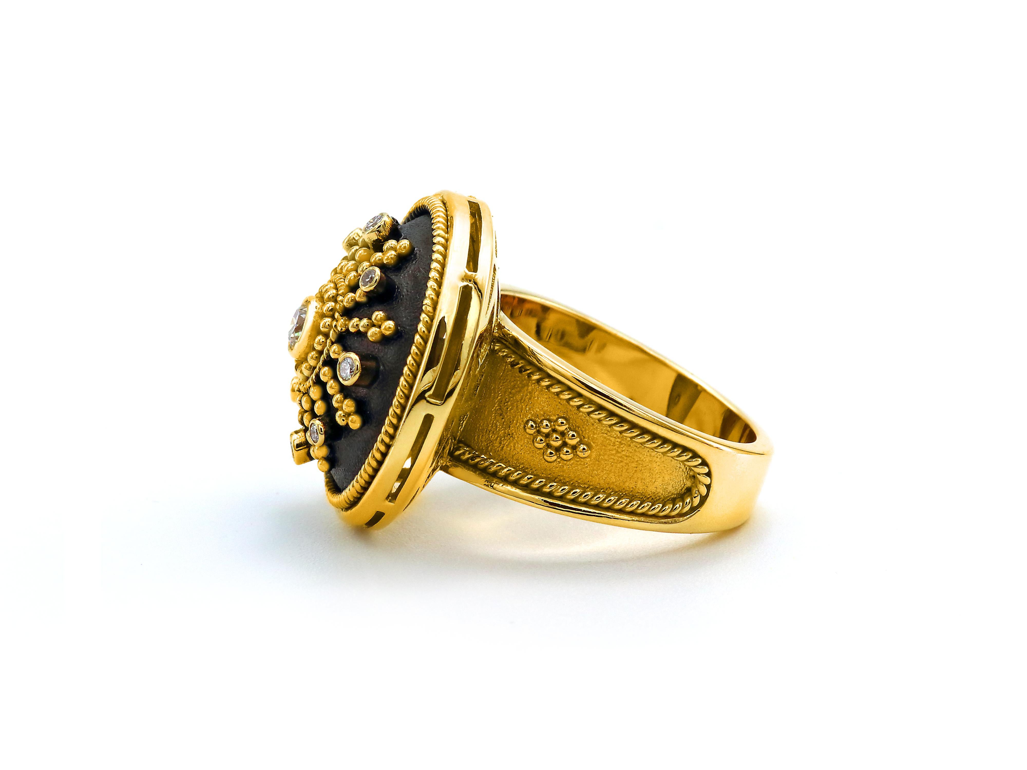 Taille brillant Dimos Bague dôme byzantine en or 18 carats avec diamants brillants en vente