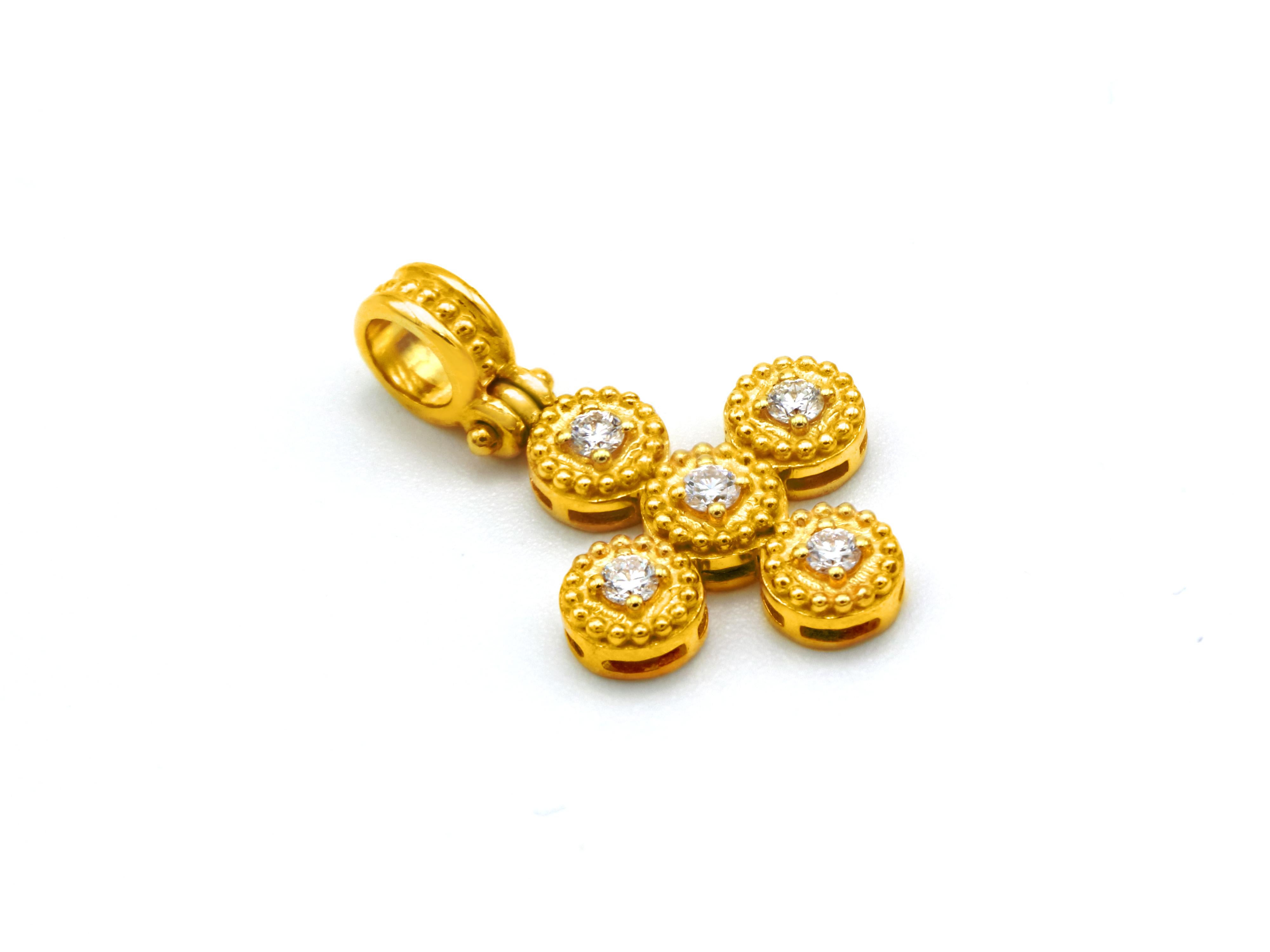 Néoclassique Dimos Pendentif croix en or 18 carats avec diamants en vente