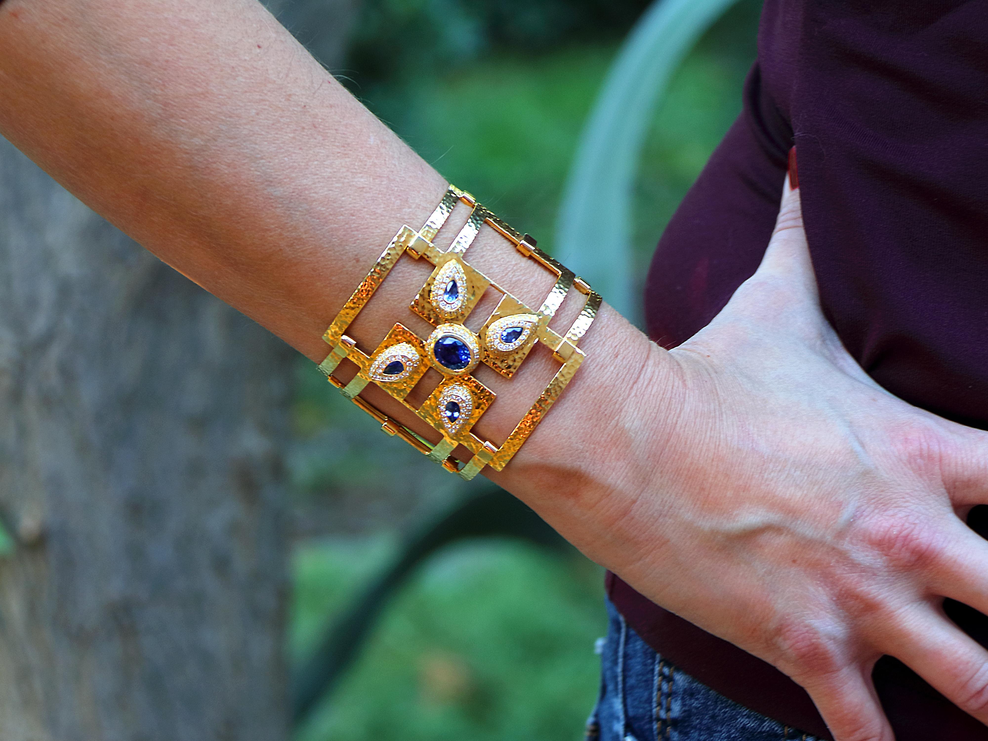 Dimos Bracelet géométrique en or 18 carats avec tanzanite et saphirs de Ceylan en vente 2