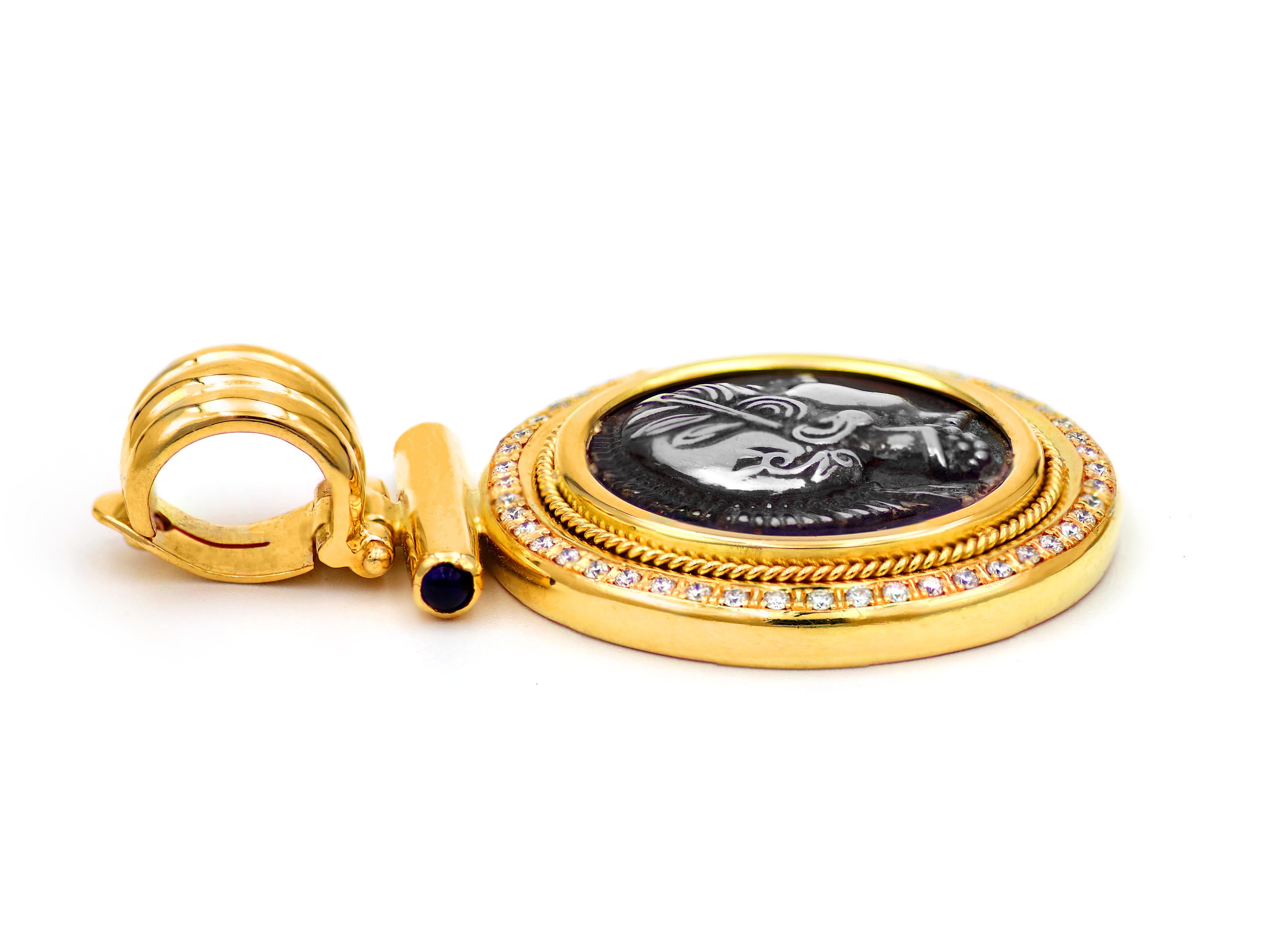 Taille brillant Dimos Pendentif déesse Athena en or 18 carats et diamants en vente