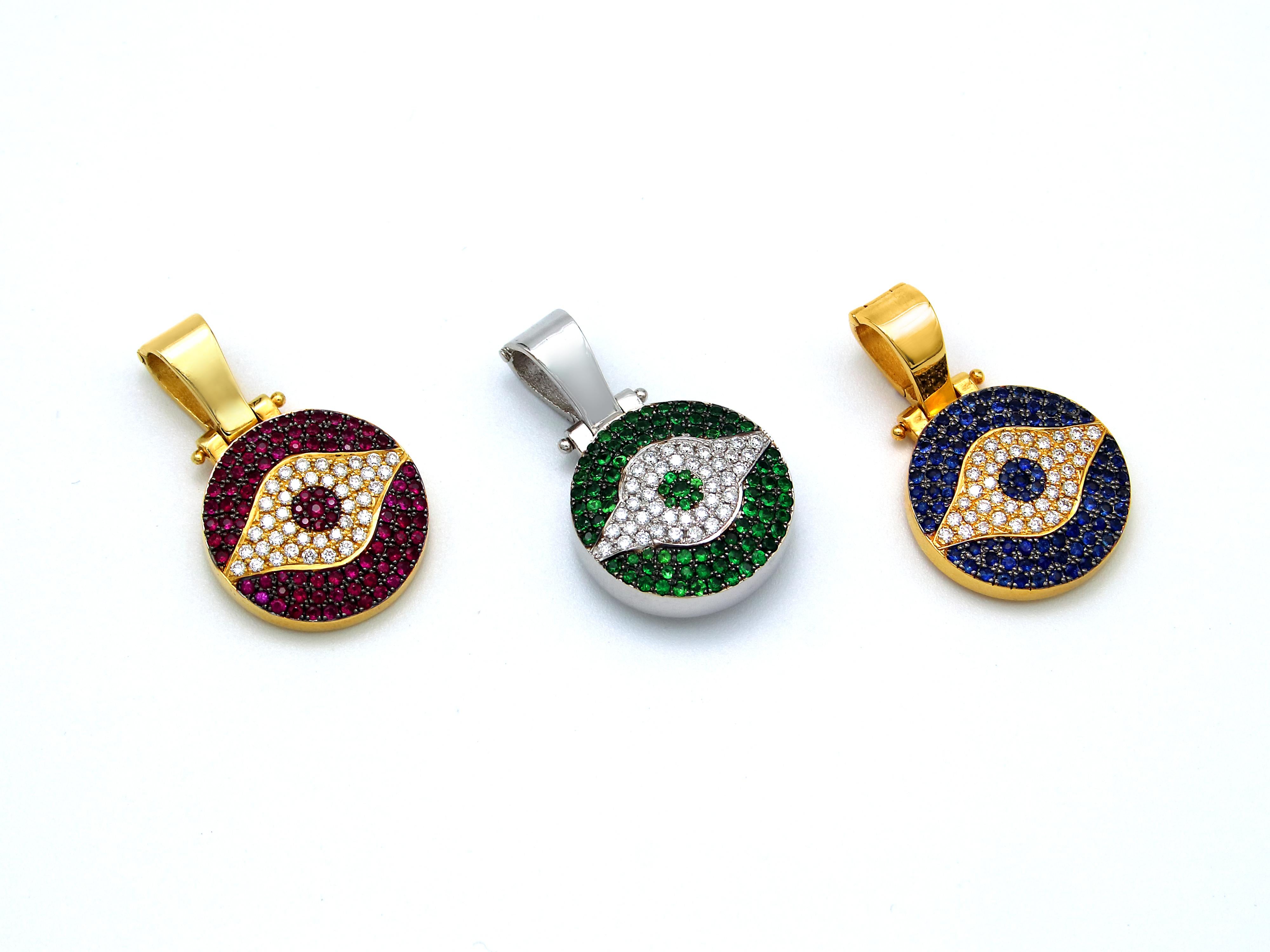 Dimos Pendentif Greek Evil Eye en or 18 carats avec saphirs et diamants  Neuf - En vente à Athens, GR
