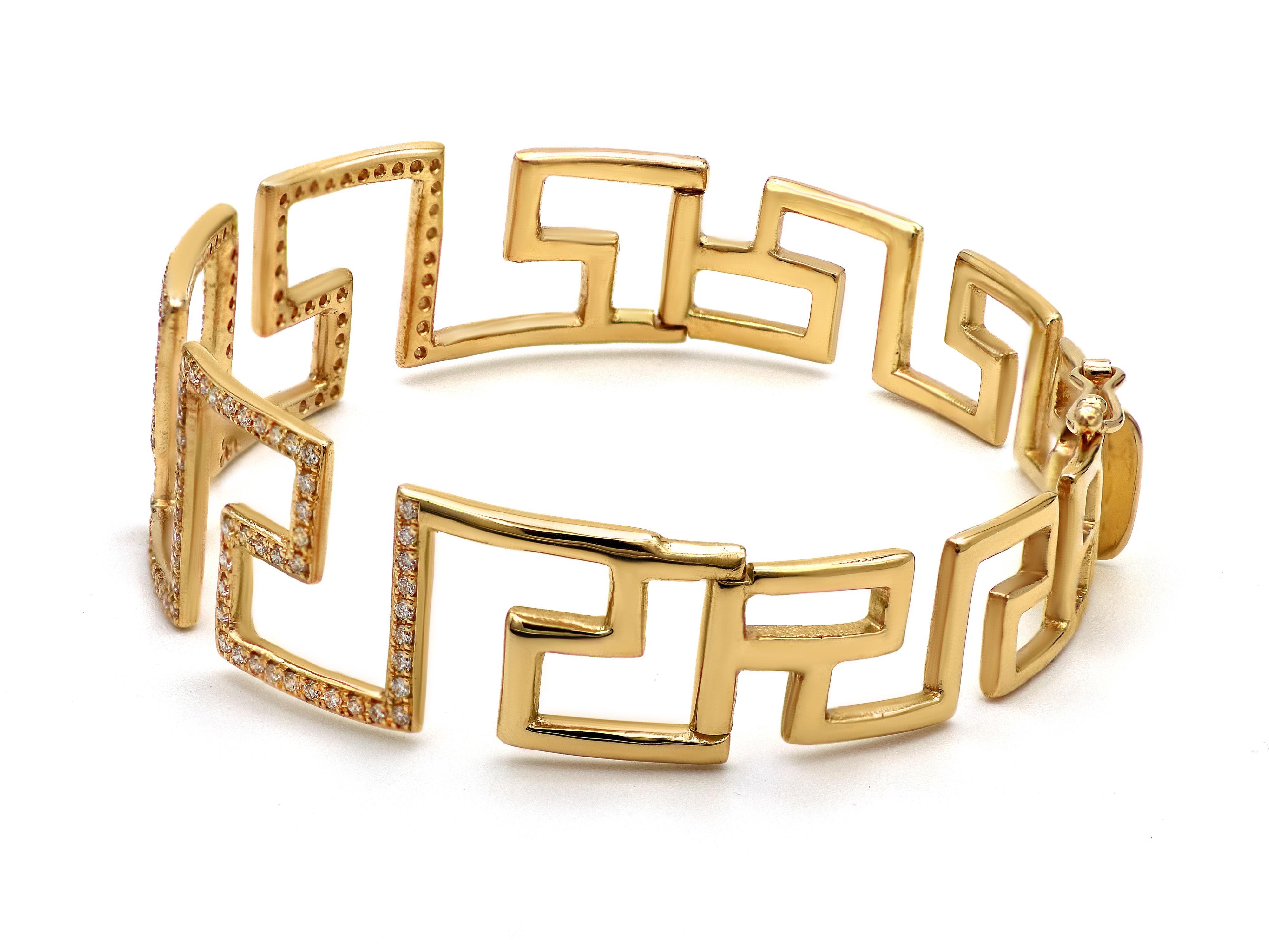 Taille brillant Dimos Bracelet en or 18 carats avec clé grecque et diamants en vente
